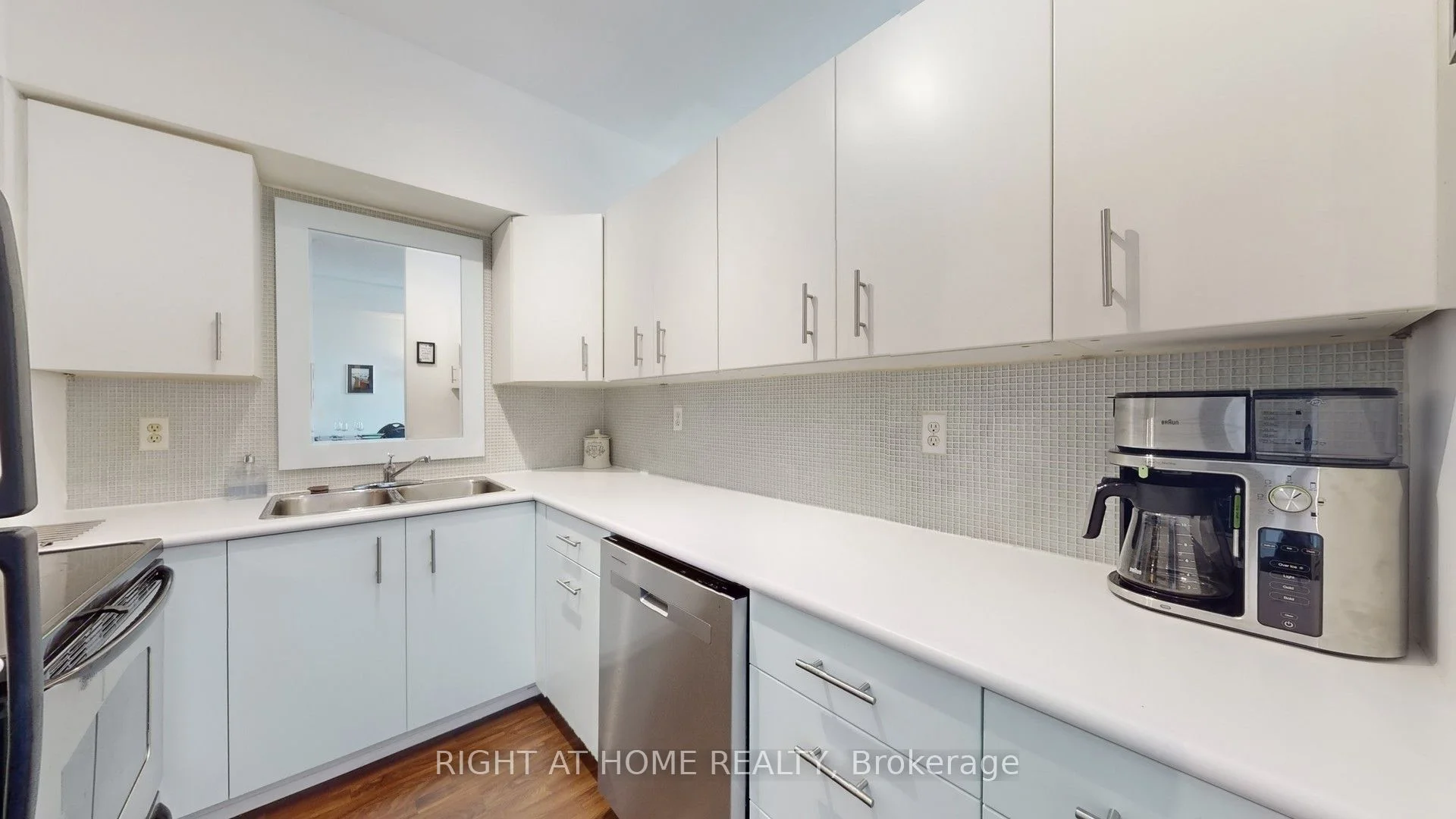80 Mill Street 1010, Toronto C08, ON M5A 4T3