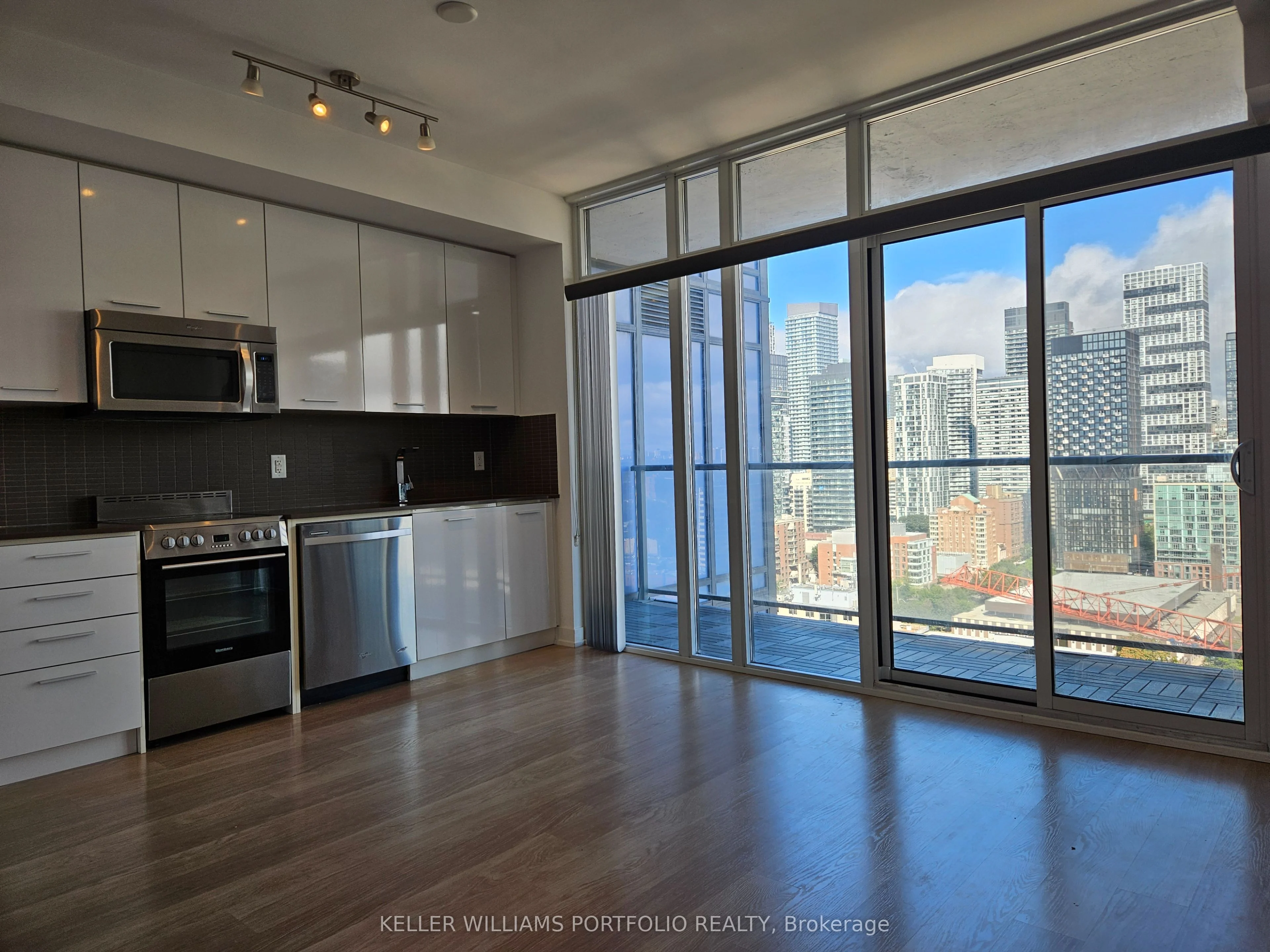 105 George Street 2012, Toronto C08, On M5a 0l4