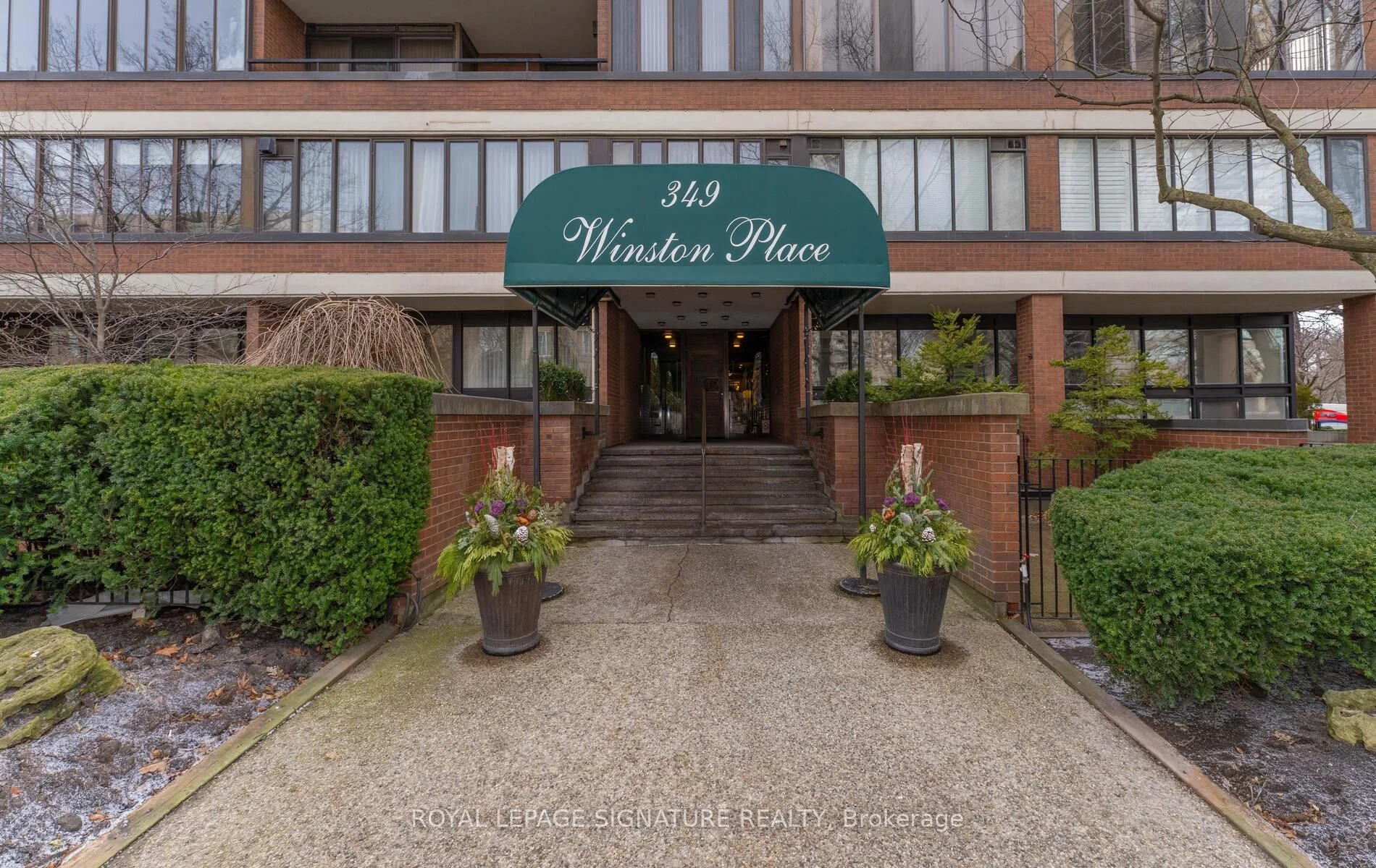 349 St.clair Avenue W 402, Toronto C02, On M5p 1m3