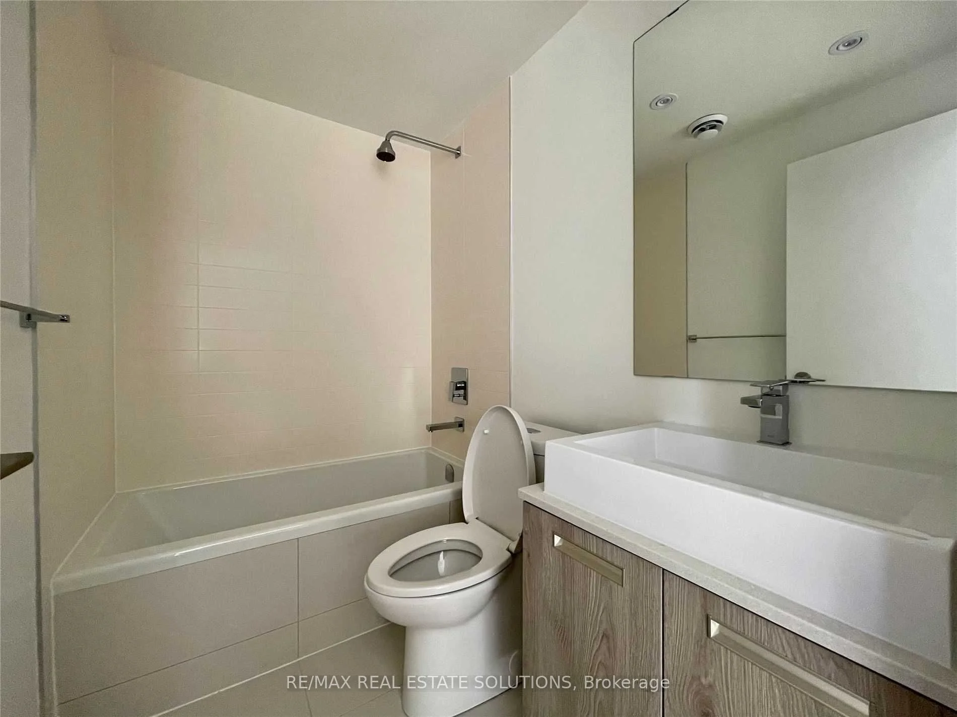 2A Church Street 2304, Toronto C08, ON M5E 0E1