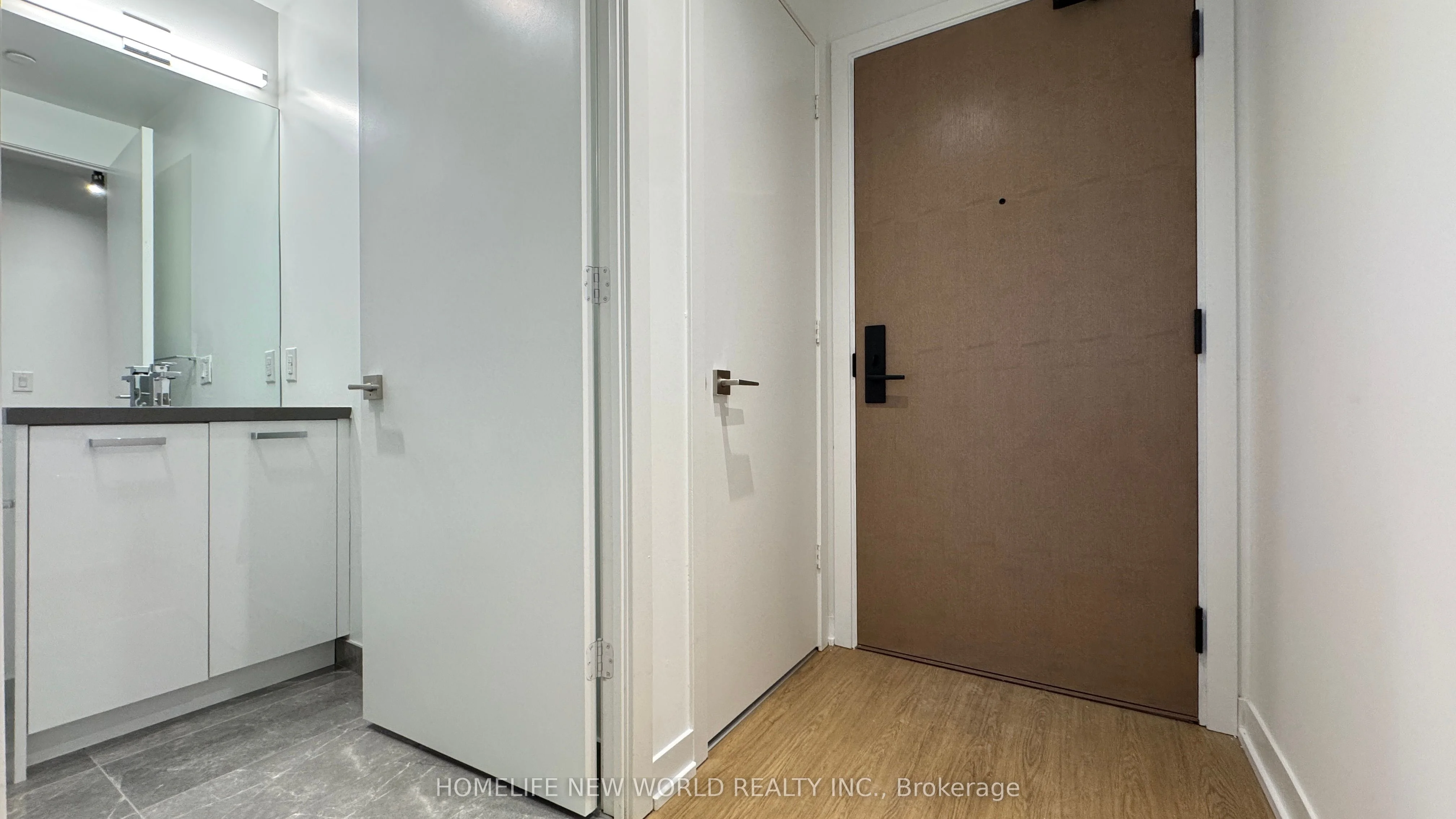 195 McCaul Street 1704, Toronto C01, ON M5T 1W6