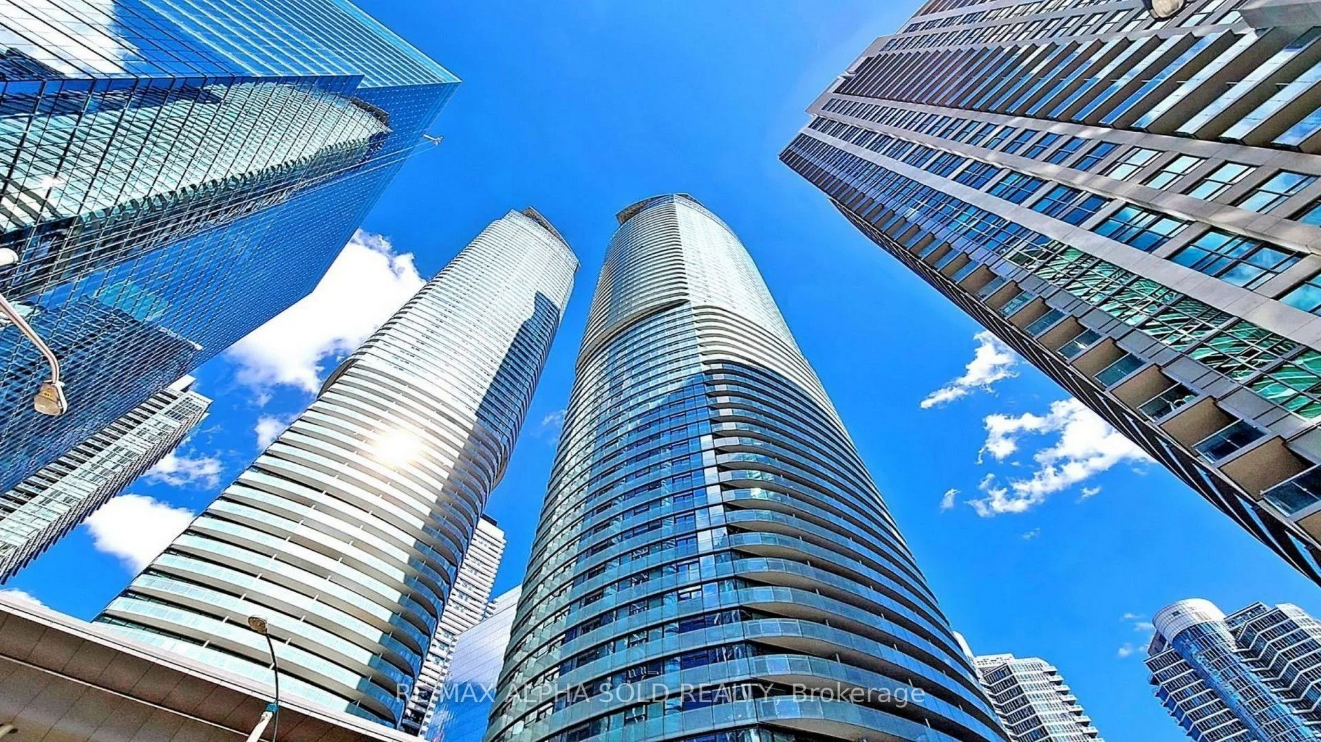 12 York Street 707, Toronto C01, On M5j 0a9