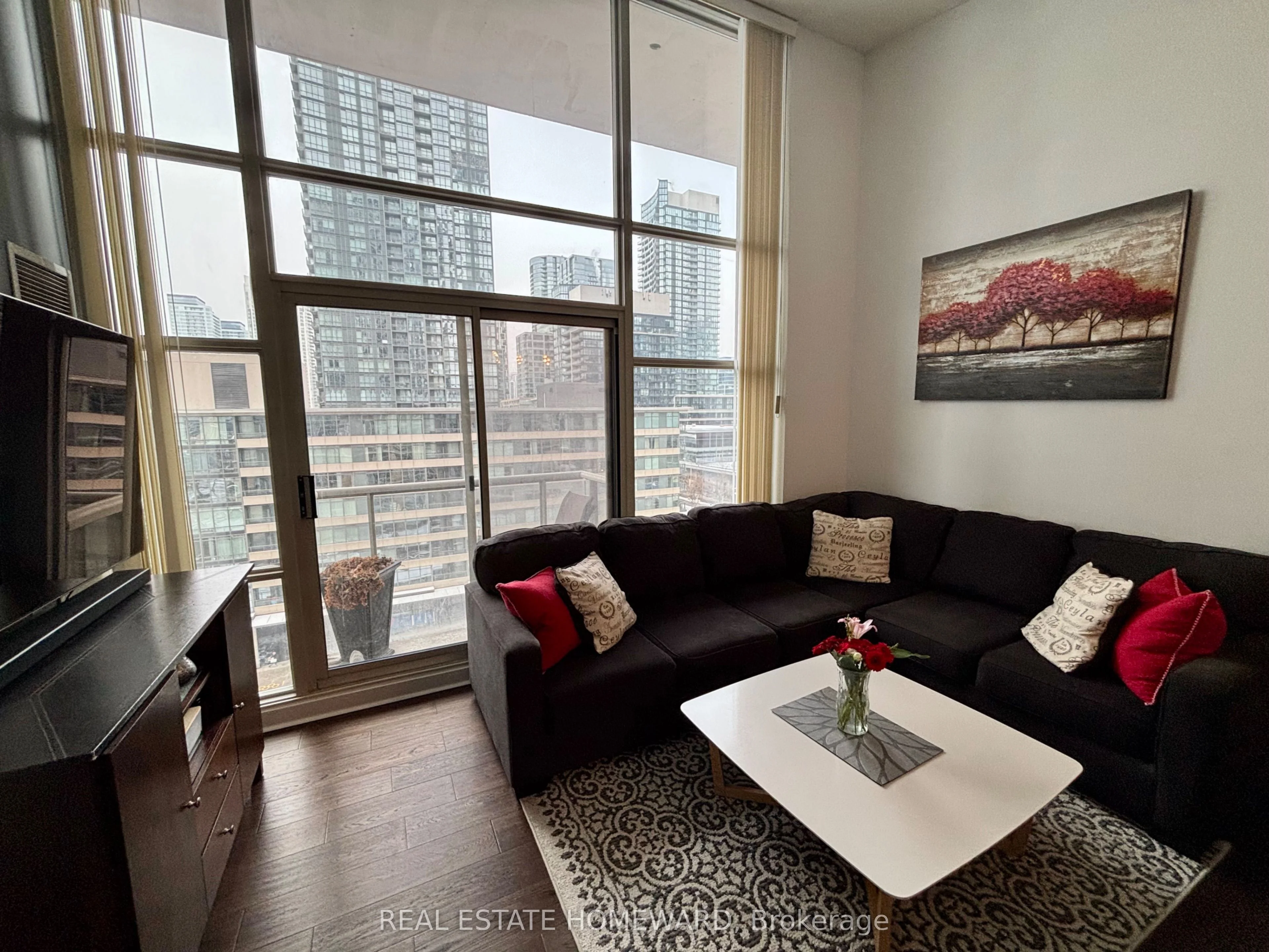 9 Spadina Avenue Ph 807, Toronto C01, On M5v 3v5