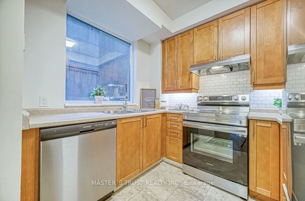 55 Bloor Street E 607, Toronto C08, ON M4W 3W6