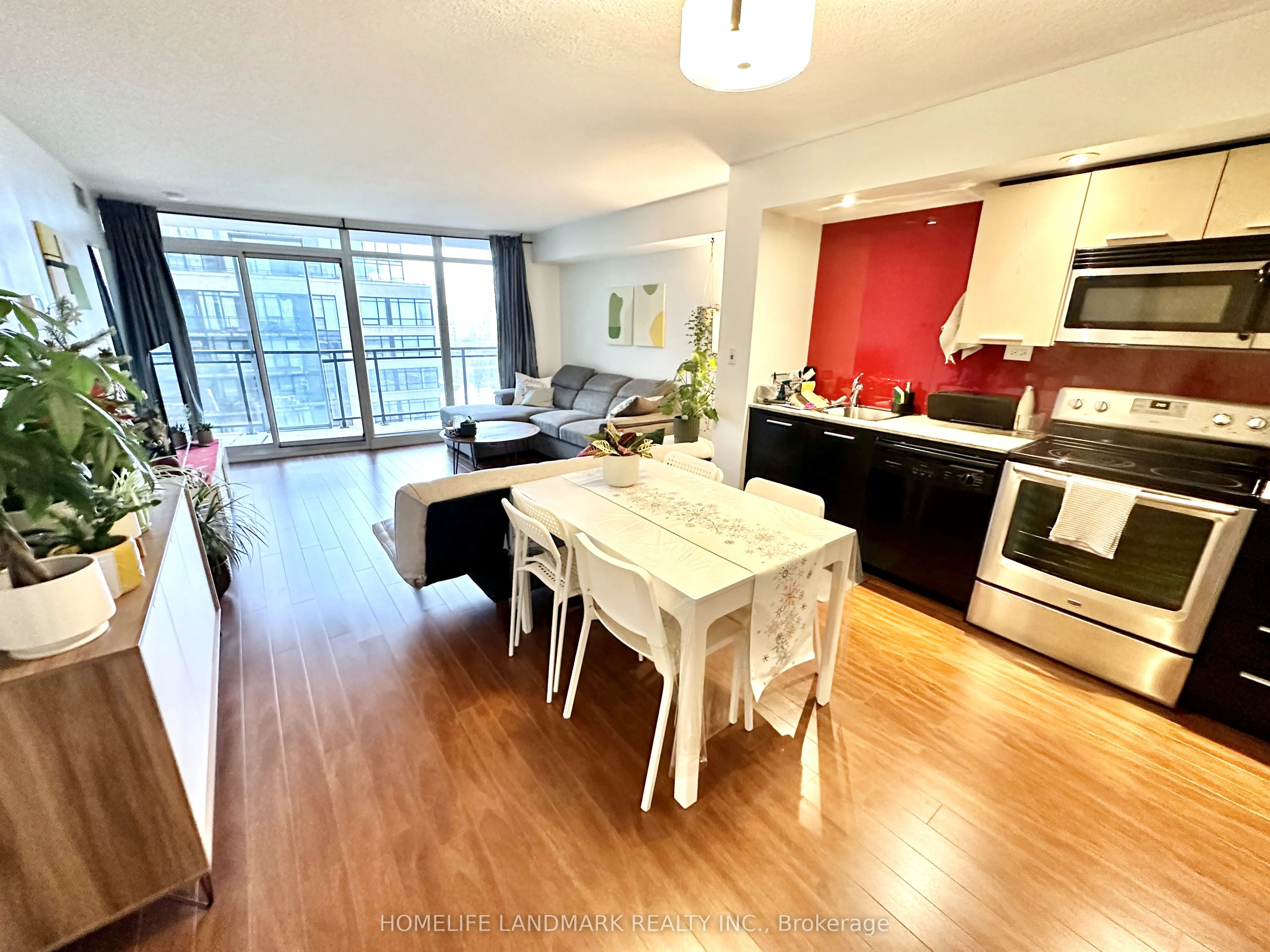25 Capreol Court 710, Toronto C01, ON M5V 3Z7