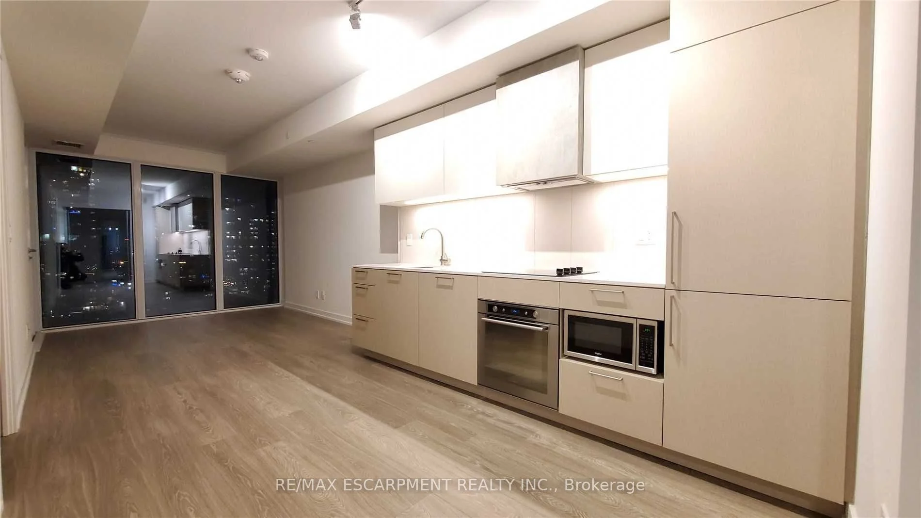 19 Western Battery Road 1612, Toronto C01, On M6k 3s4