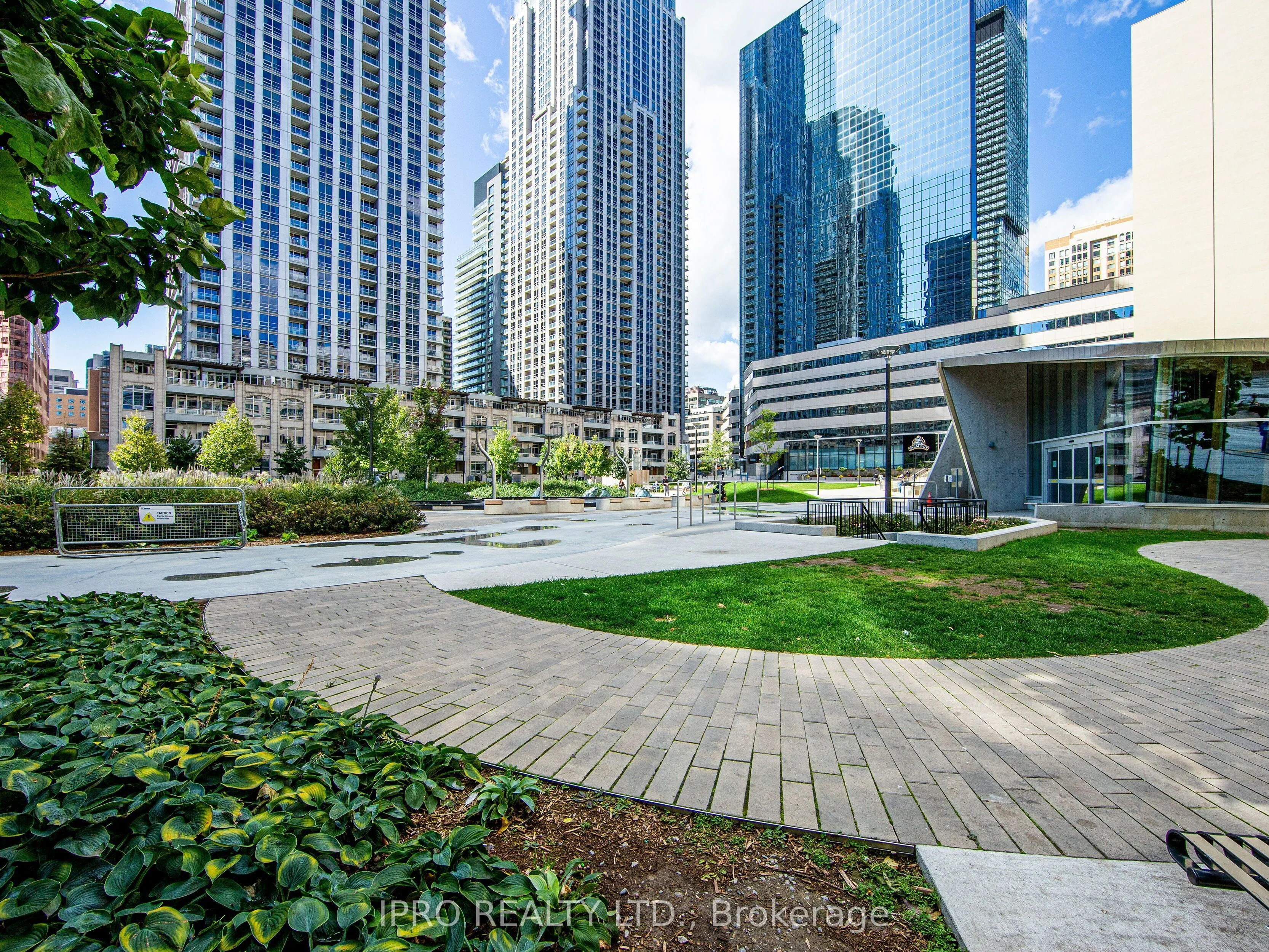 386 Yonge Street 708, Toronto C01, ON M5B 0A5