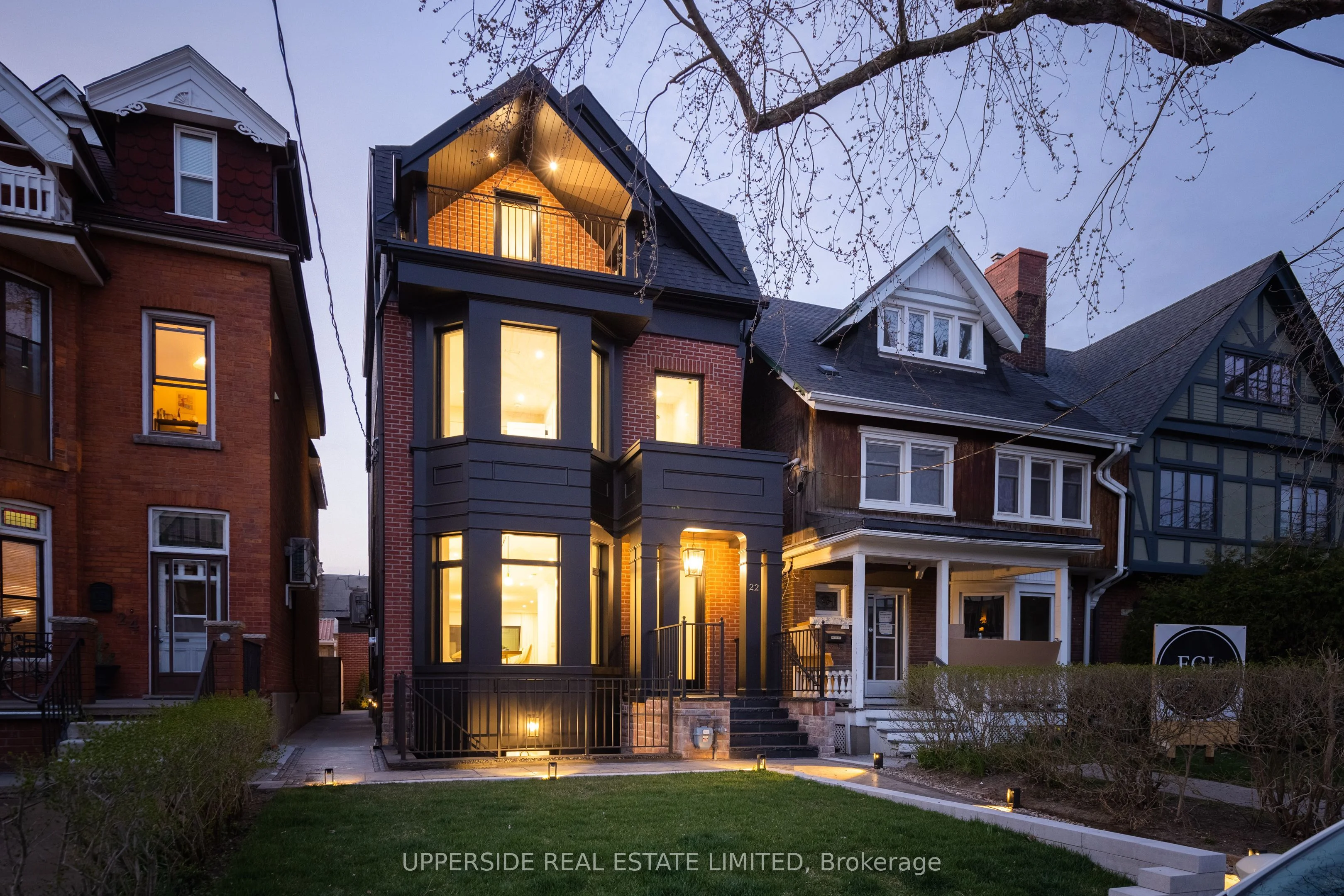 22 Shannon Street, Toronto C01, On M6j 2e7