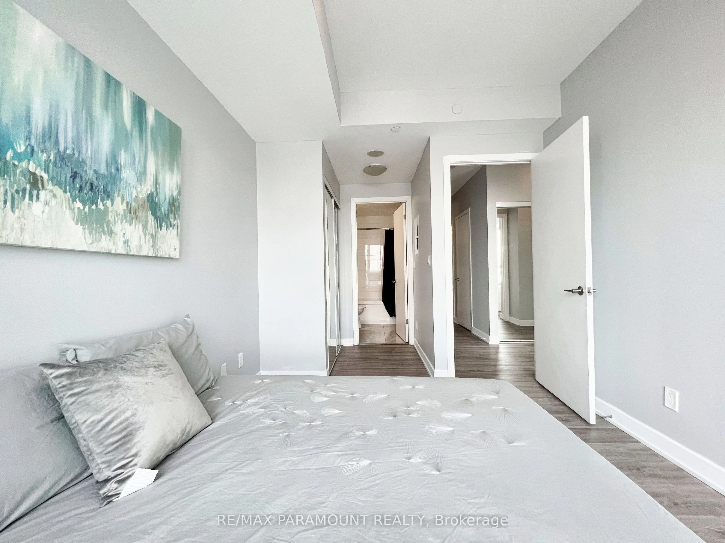 50 Bruyeres Mews 811, Toronto C01, ON M5V 0H8