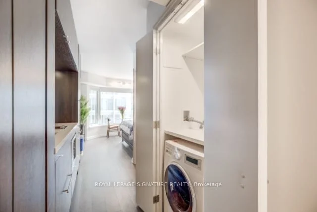 155 Yorkville Avenue 1113, Toronto C02, ON M5R 0B4