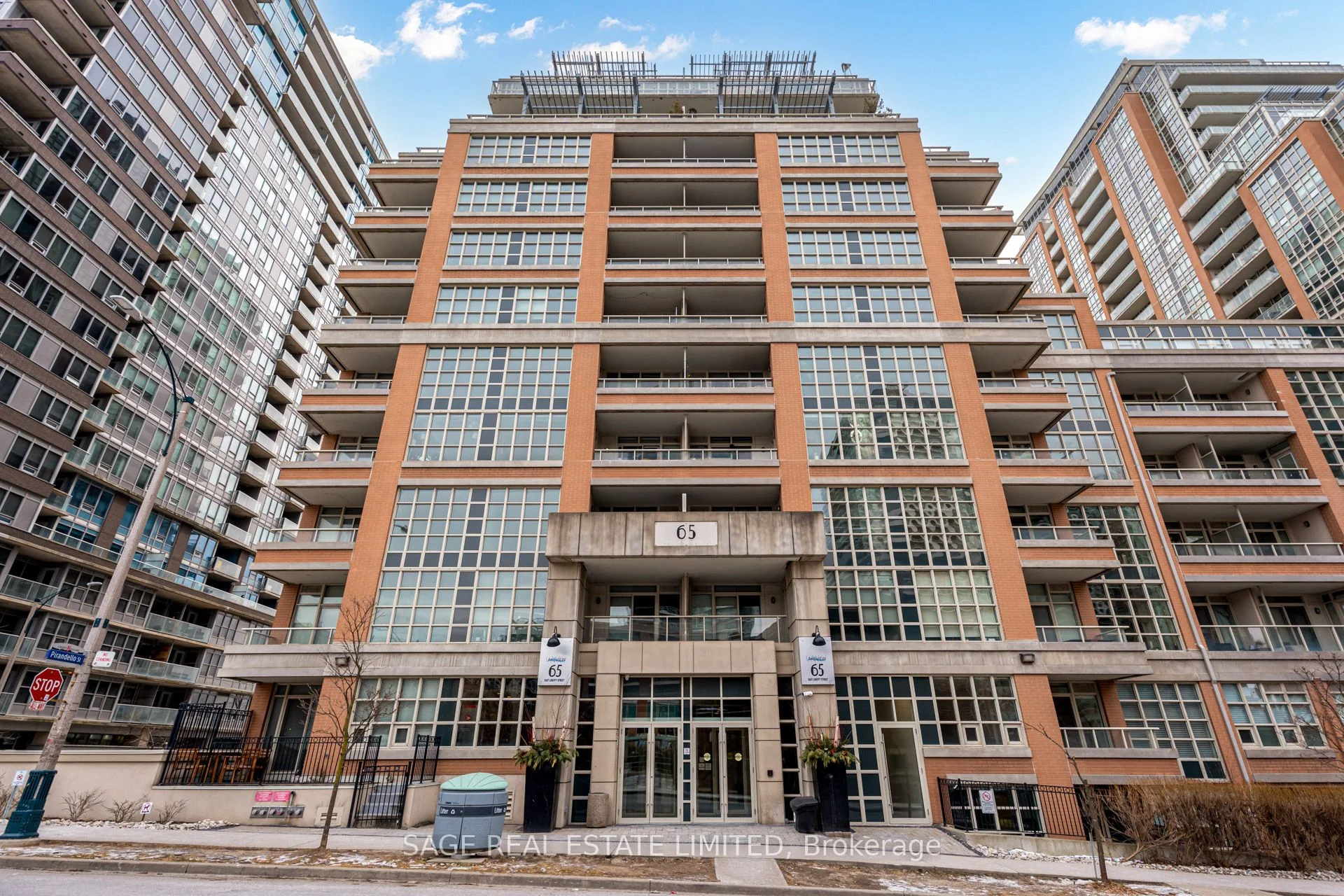Condo Apartment in Toronto