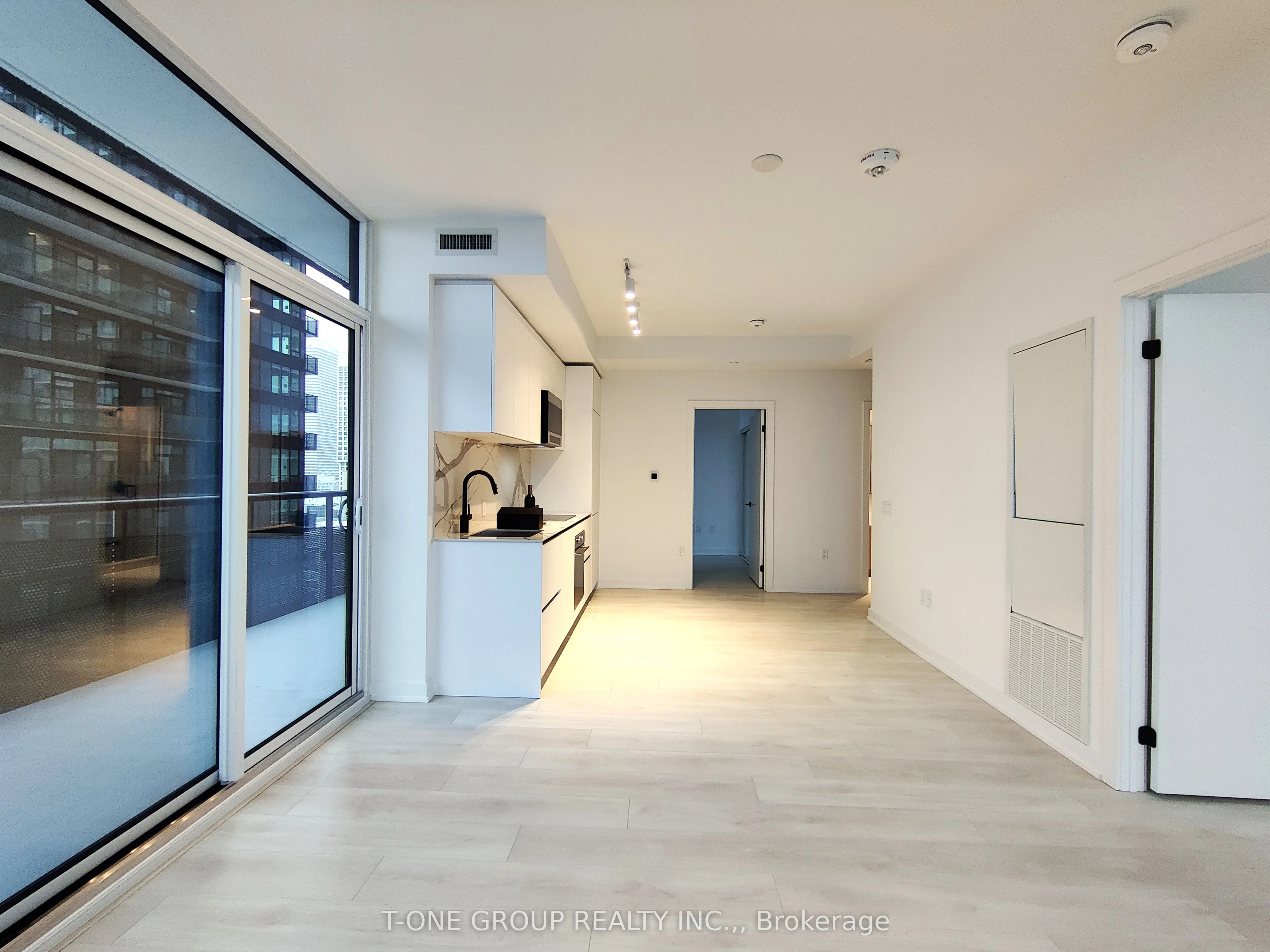 117 Broadway Avenue 1911, Toronto C10, ON M4P 1V3