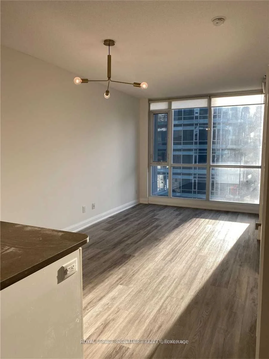 295 Adelaide Street W 3410, Toronto C01, ON M5V 0L4