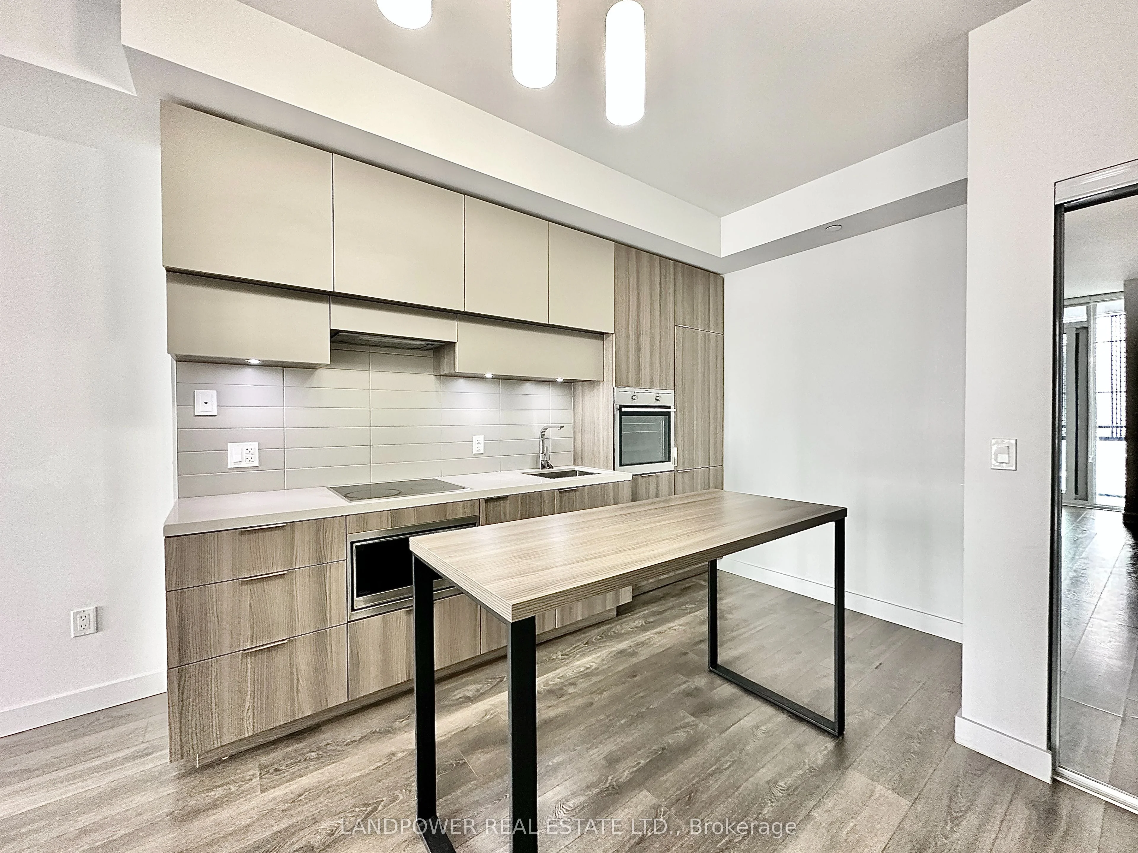 8 Eglinton Avenue E 1806, Toronto C03, On M4p 0c1