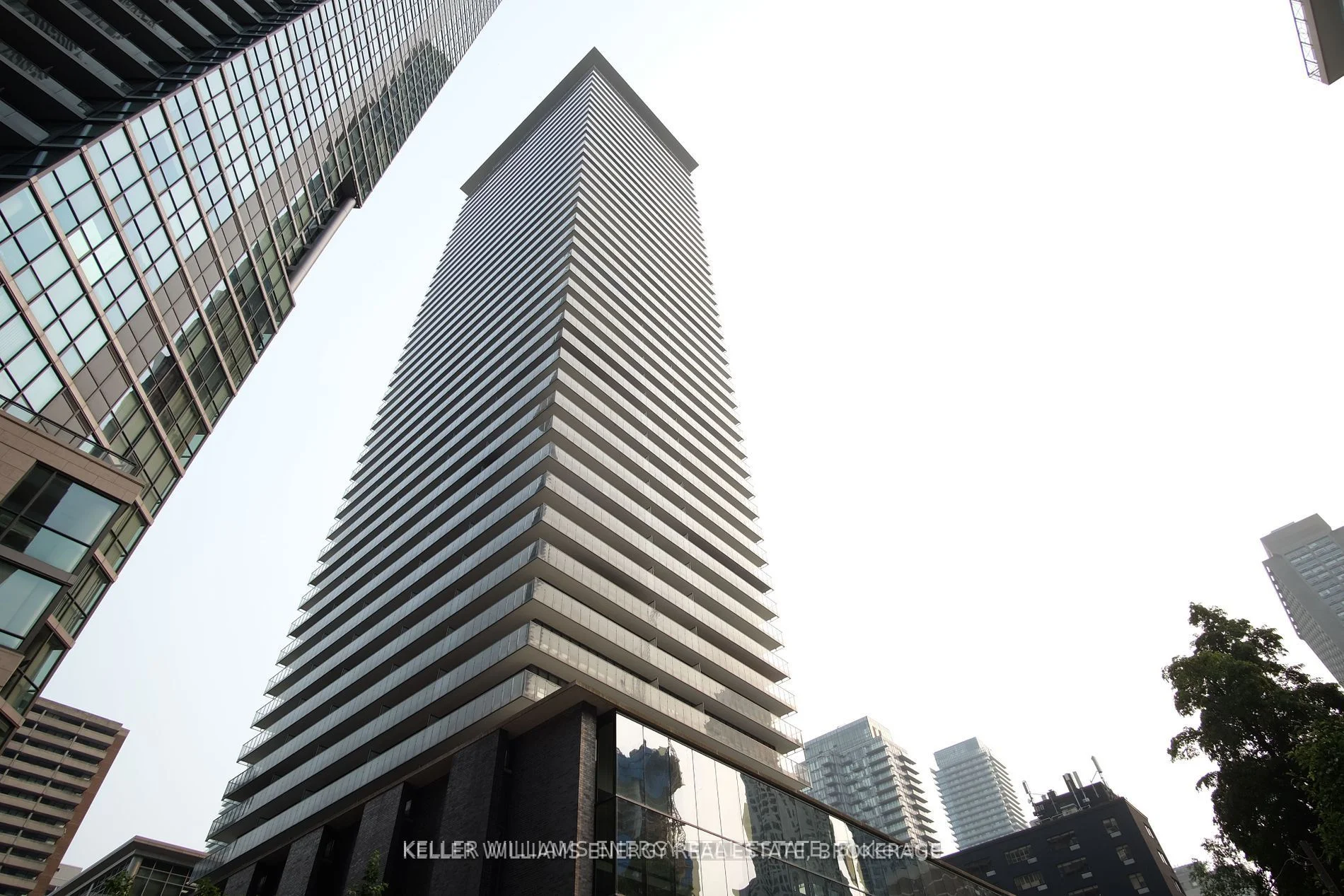 33 Charles Street E 4305, Toronto C08, On M4y 0a2