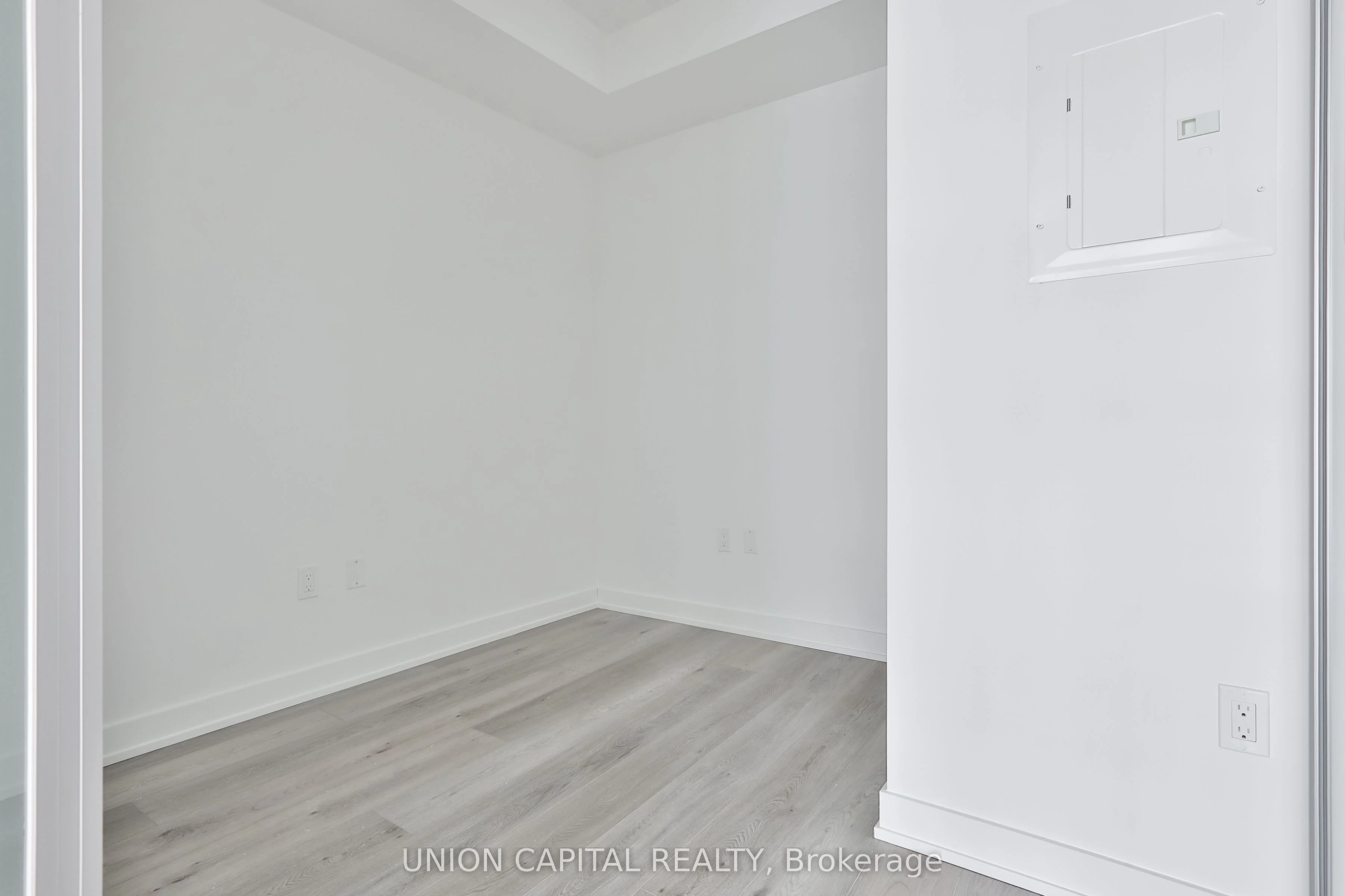 117 Broadway Avenue 815, Toronto C10, ON M4P 1V3