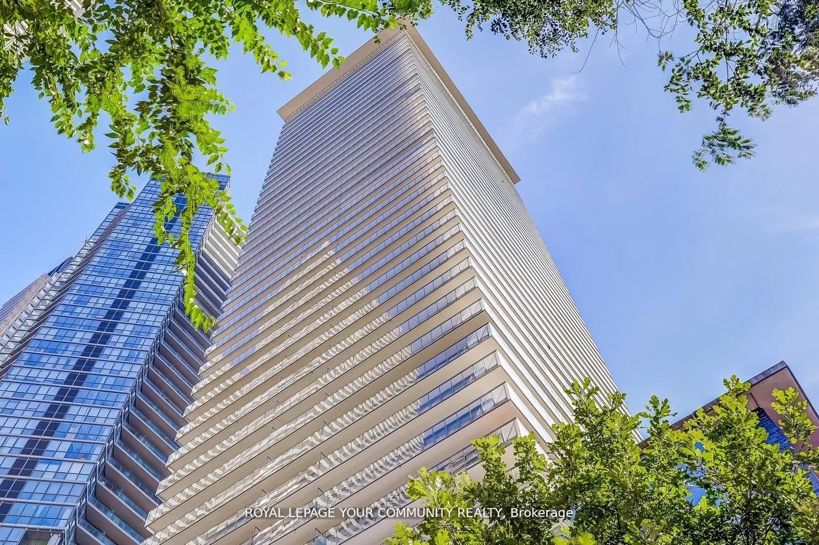 33 Charles Street 3703, Toronto C08, On M4y 1r9