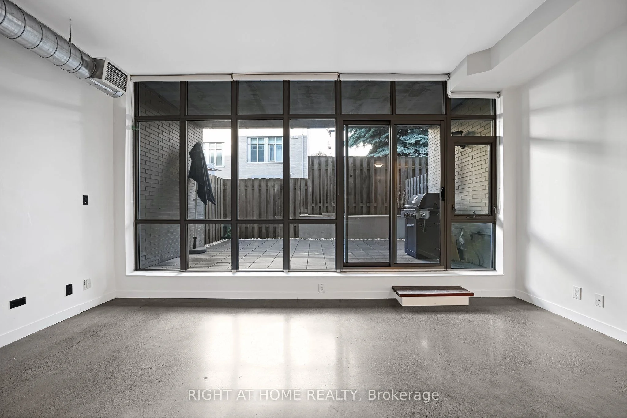 52 Sumach Street W 106, Toronto C08, ON M5A 3J7