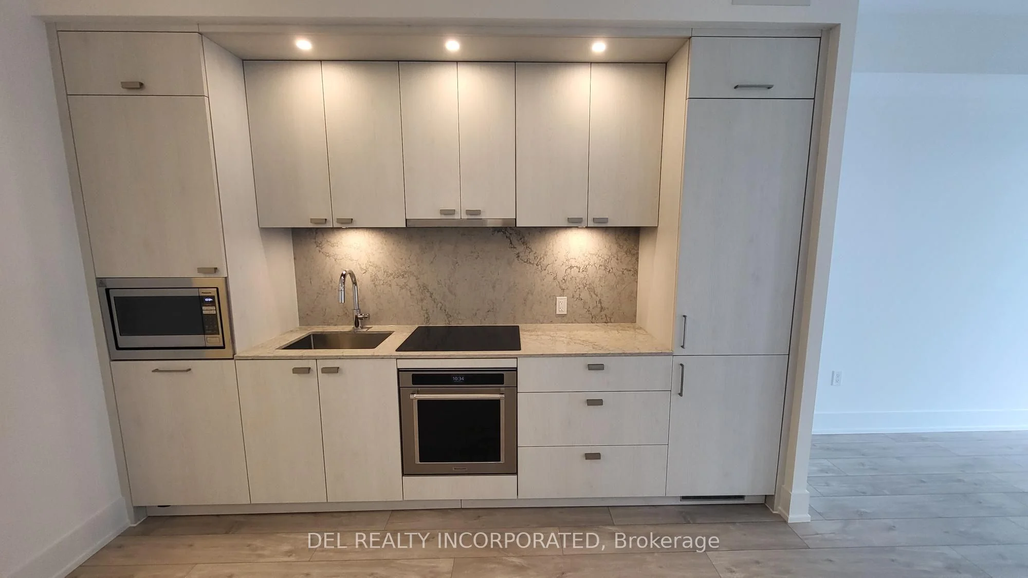10 Inn On The Park Drive 1306, Toronto C13, On M3c 0p9