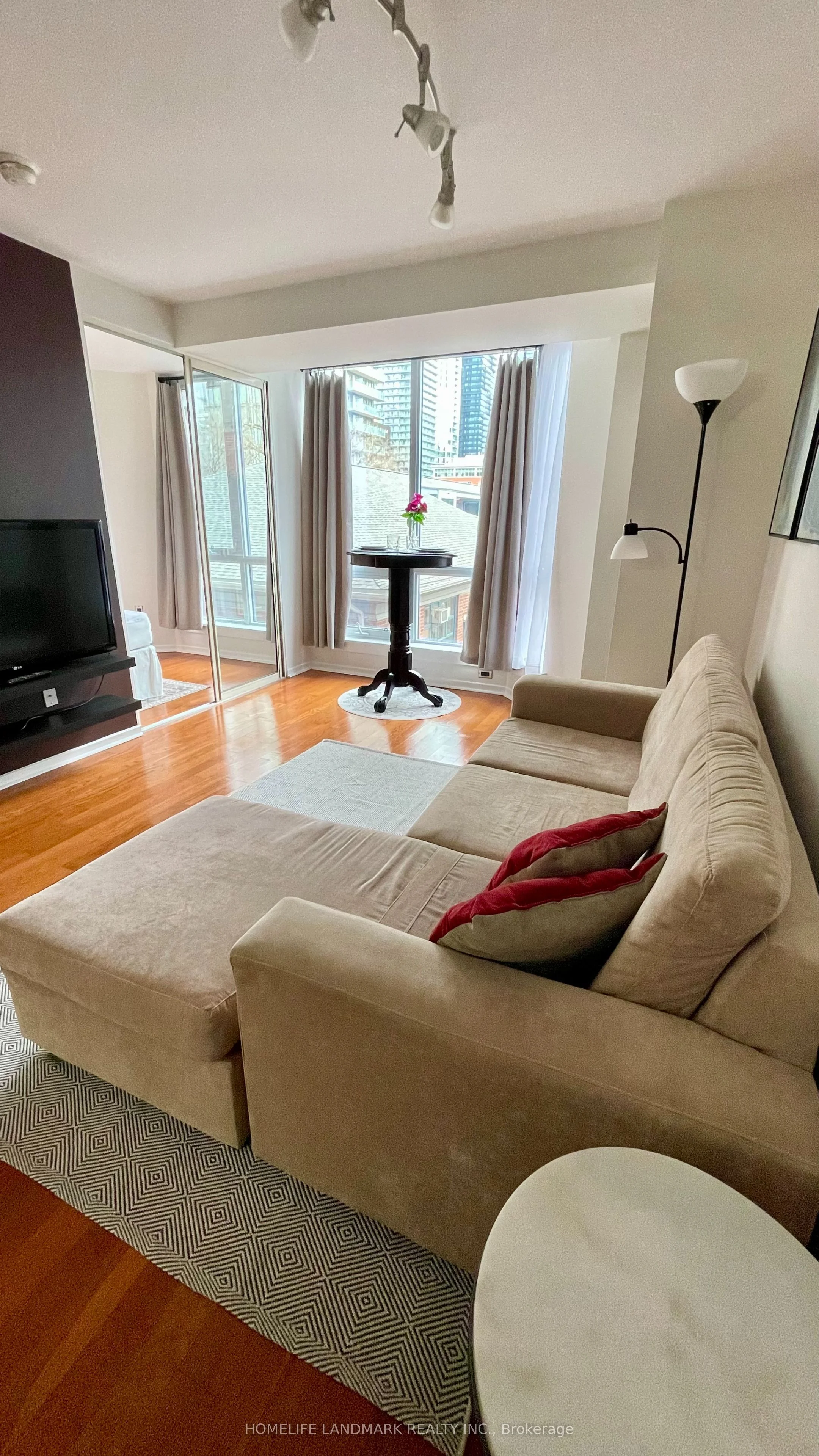 1055 Bay Street 404, Toronto C01, ON M5S 3A3
