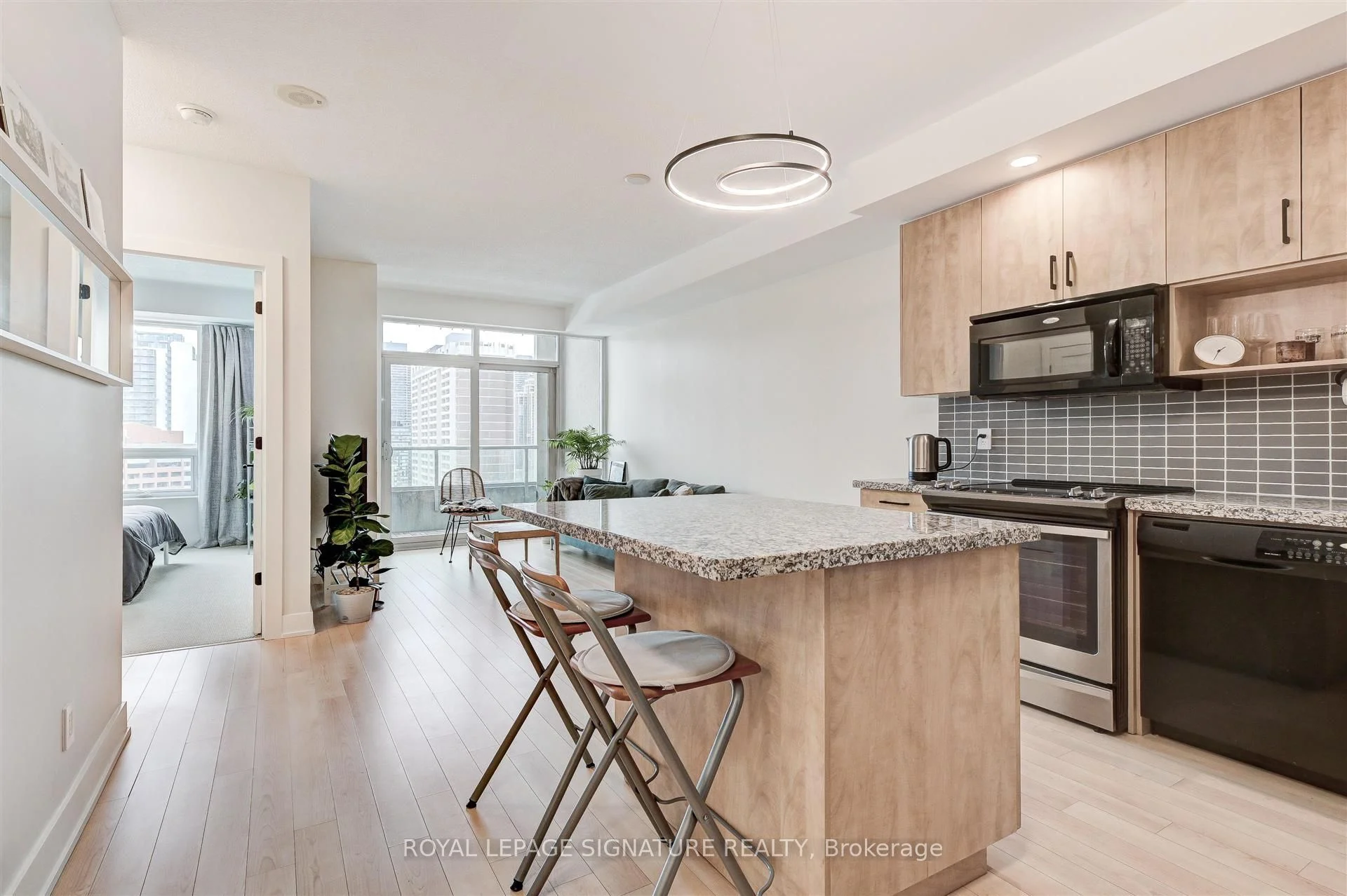 120 Homewood Avenue 1610, Toronto C08, On M4y 1j4