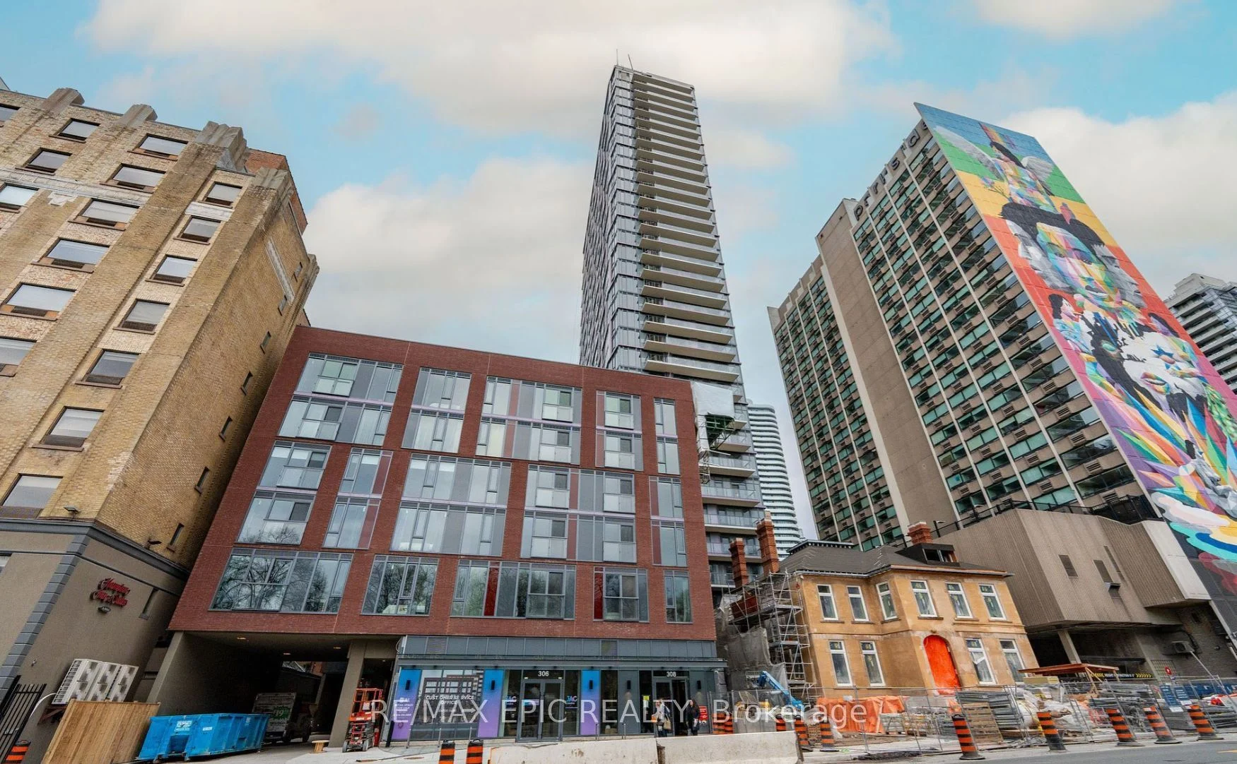 Condo Apartment in Toronto