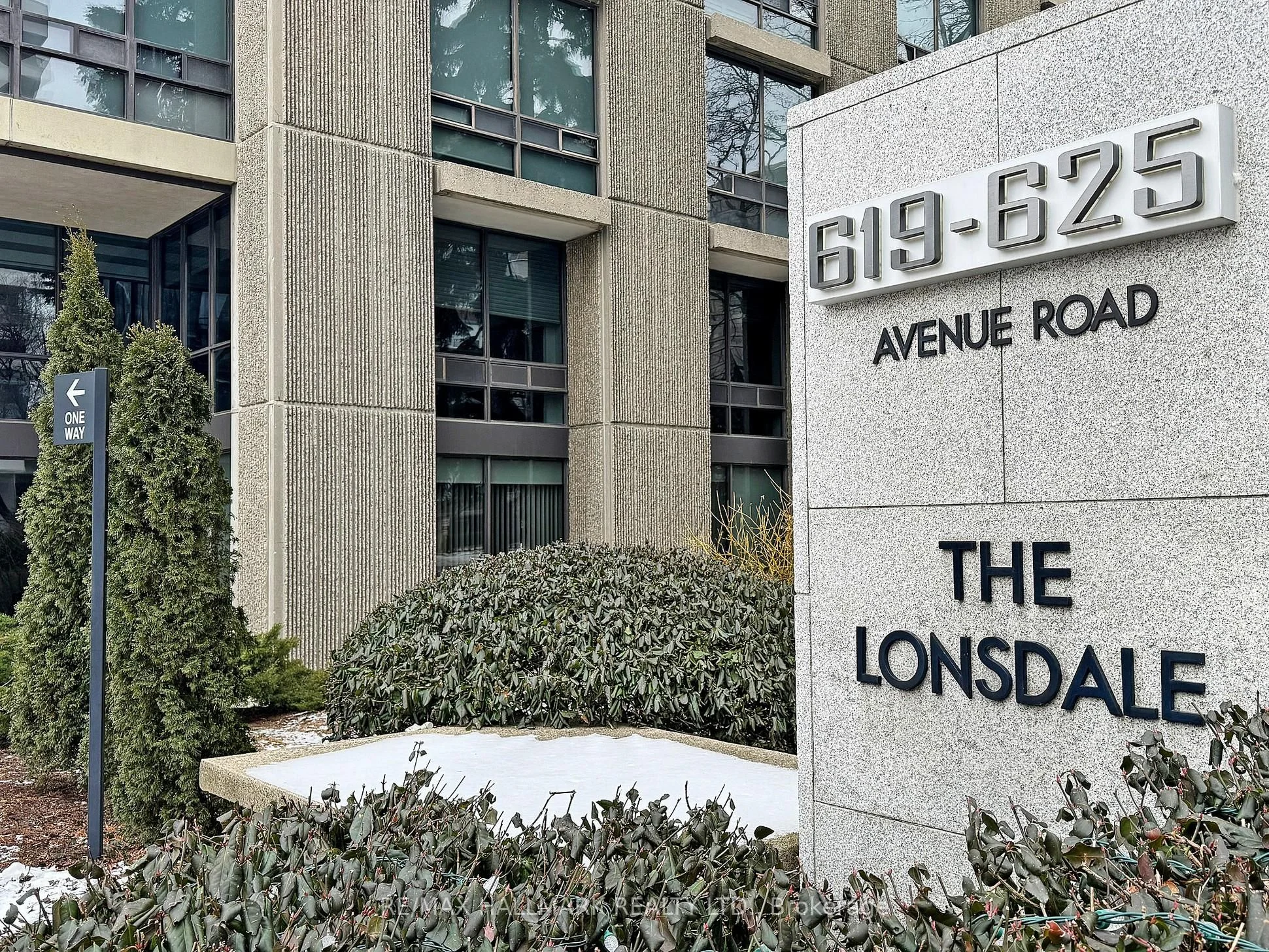 619 Avenue Road 201, Toronto C02, On M4v 2k6