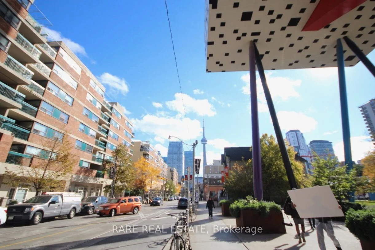 89 Mccaul Street 423, Toronto C01, ON M5T 2X3