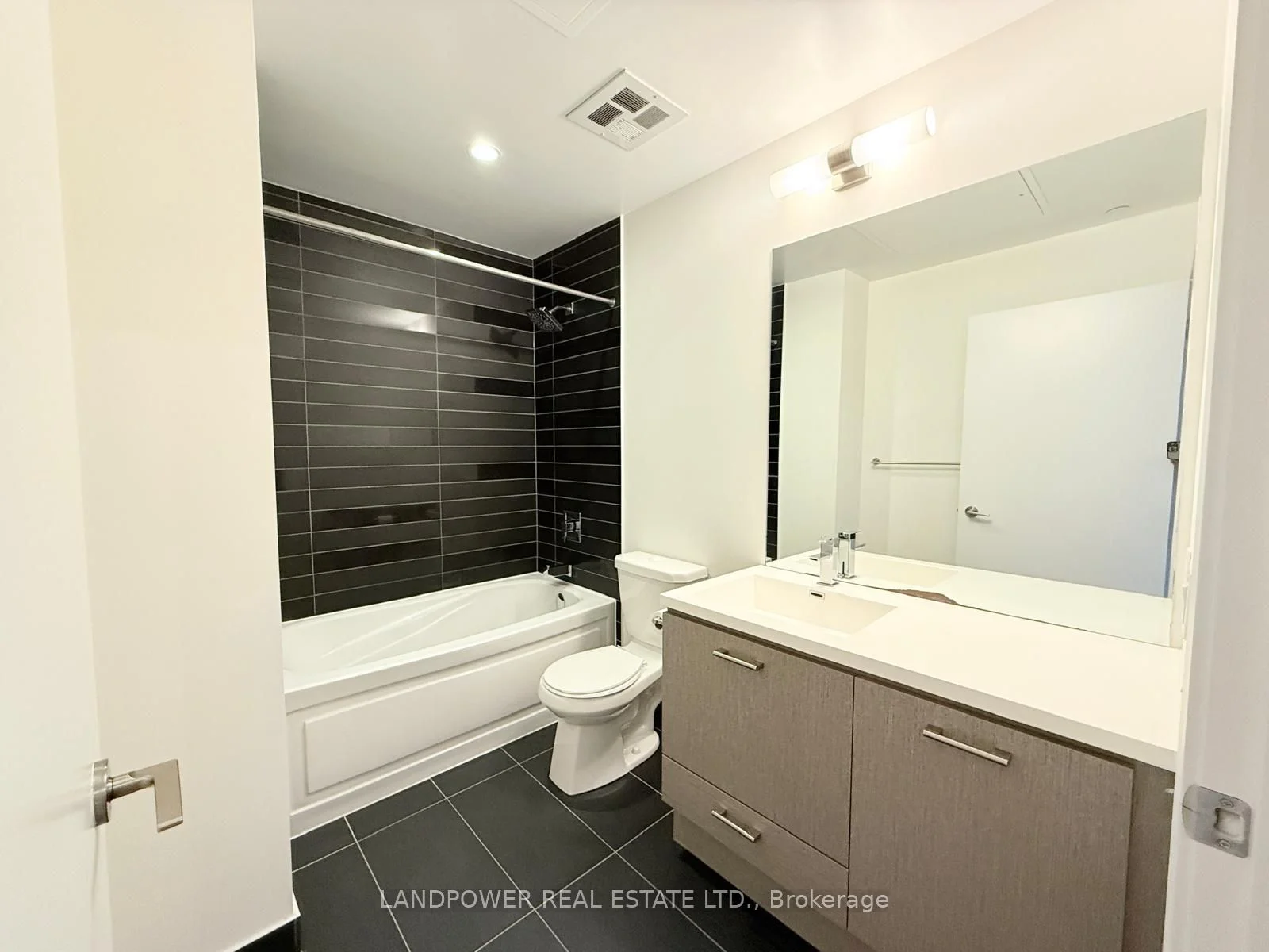 87 Peter Street 4401, Toronto C01, ON M5V 2G4