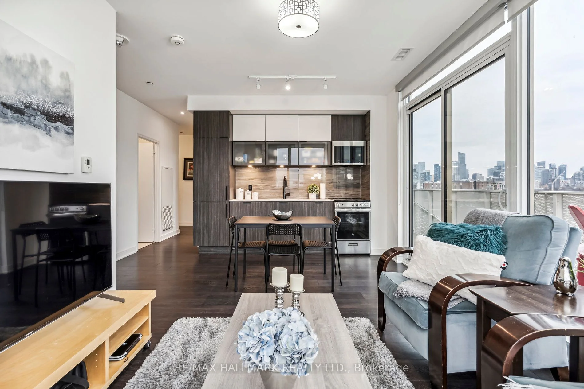 Condo Apartment in Toronto