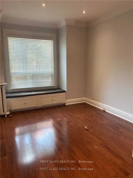 125 Maitland Street Main, Toronto C08, On M4y 1e5