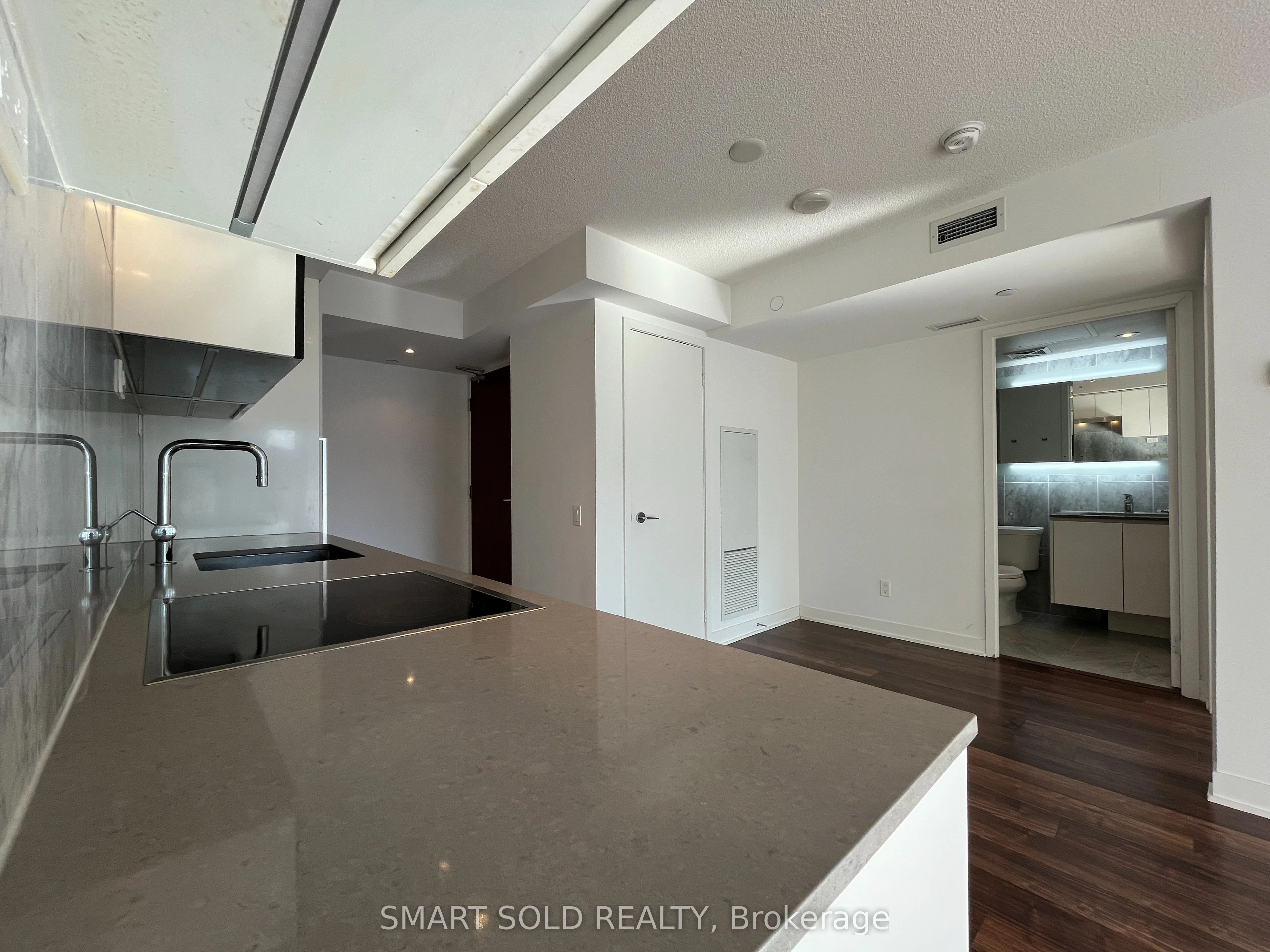 70 Queens Wharf Road 1203, Toronto C01, ON M5V 0J2