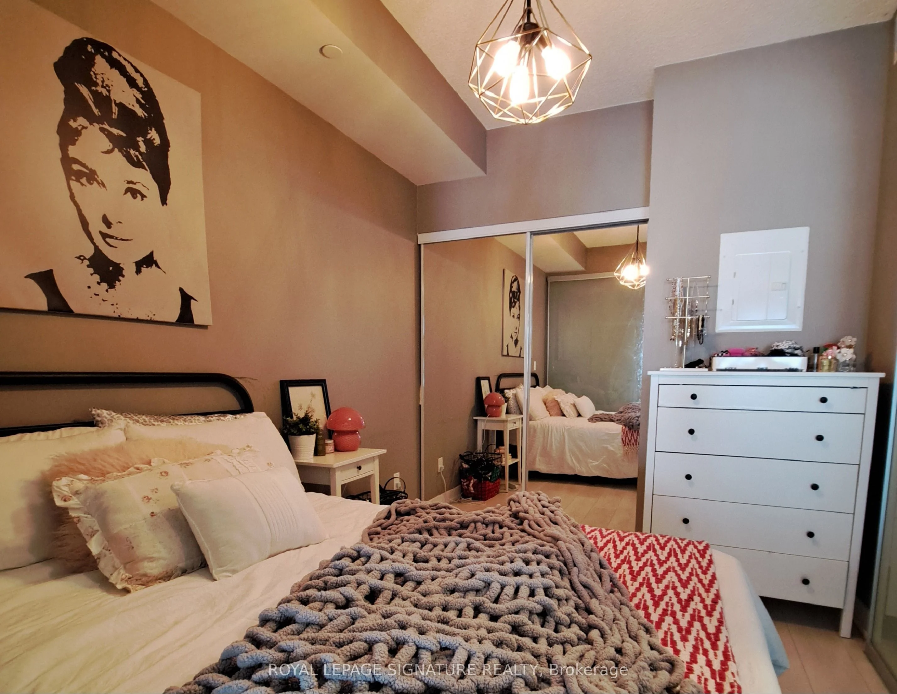 50 Bruyeres Mews 505, Toronto C01, On M5v 0h8