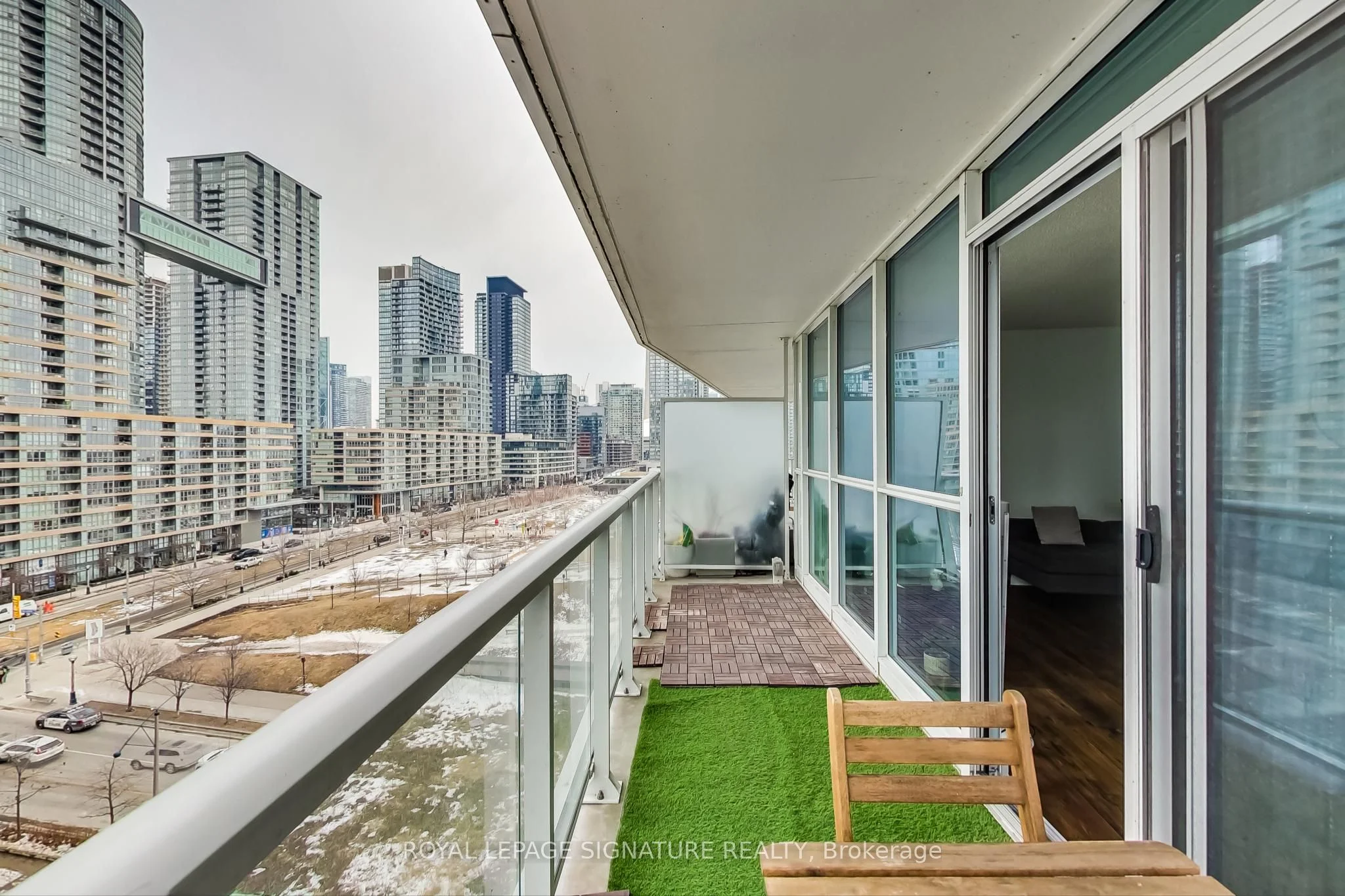 Condo Apartment in Toronto