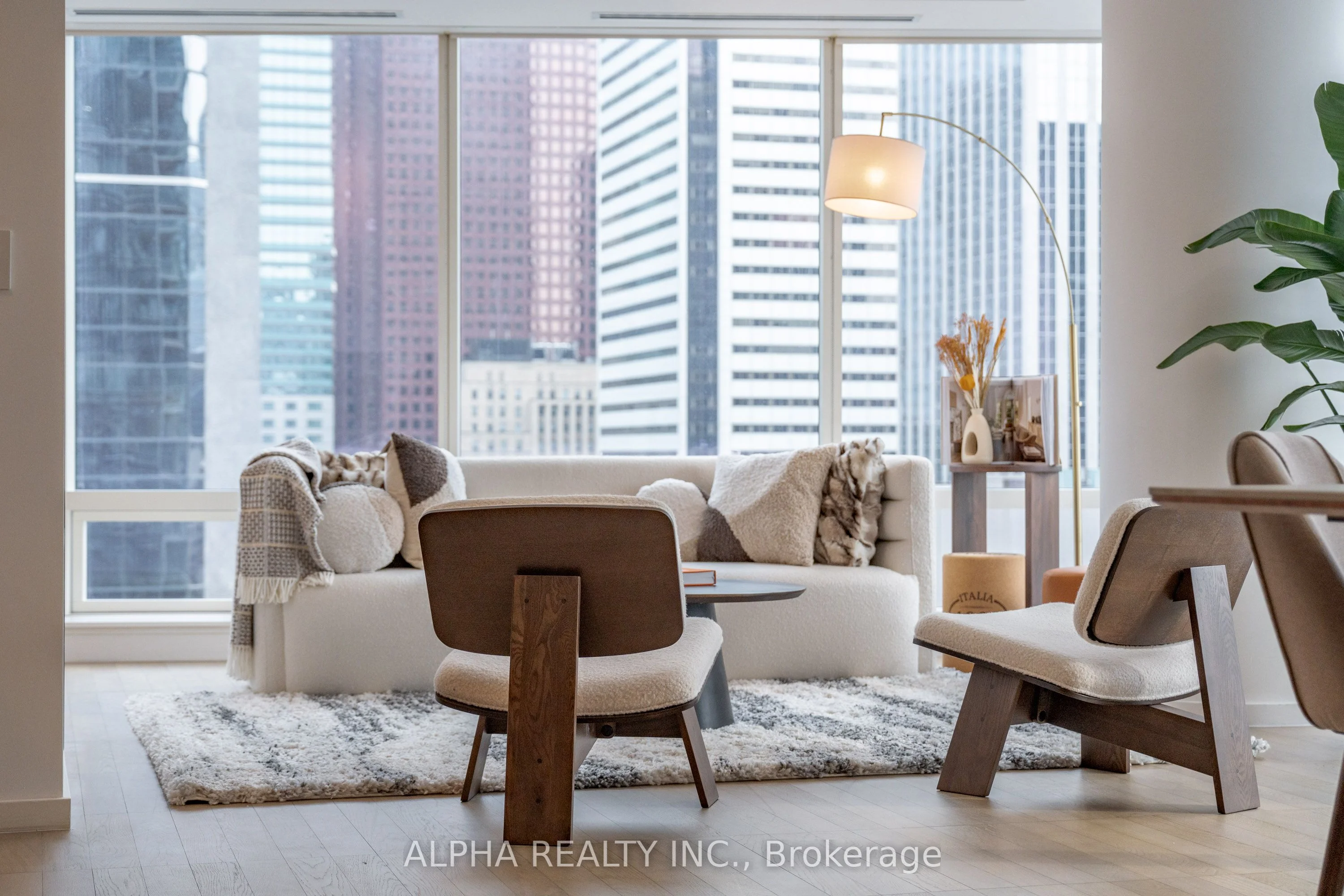 180 University Avenue E 2609, Toronto C01, ON M5H 0A2