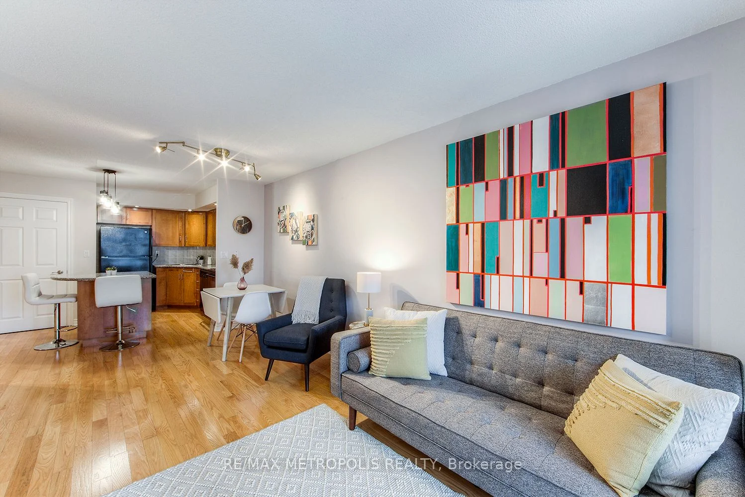 270 Wellington Street W 1002, Toronto C01, On M5v 3p5