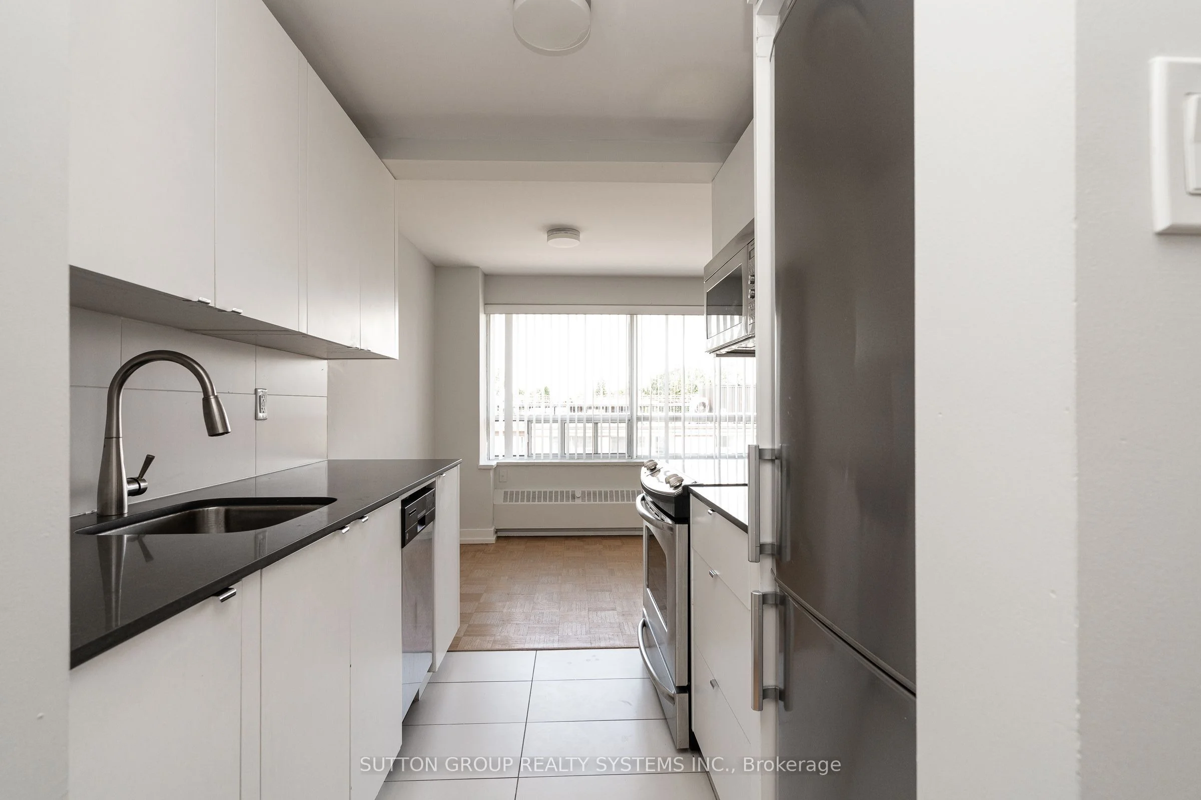 265 Russell Hill Road 301, Toronto C02, ON M4V 2T3