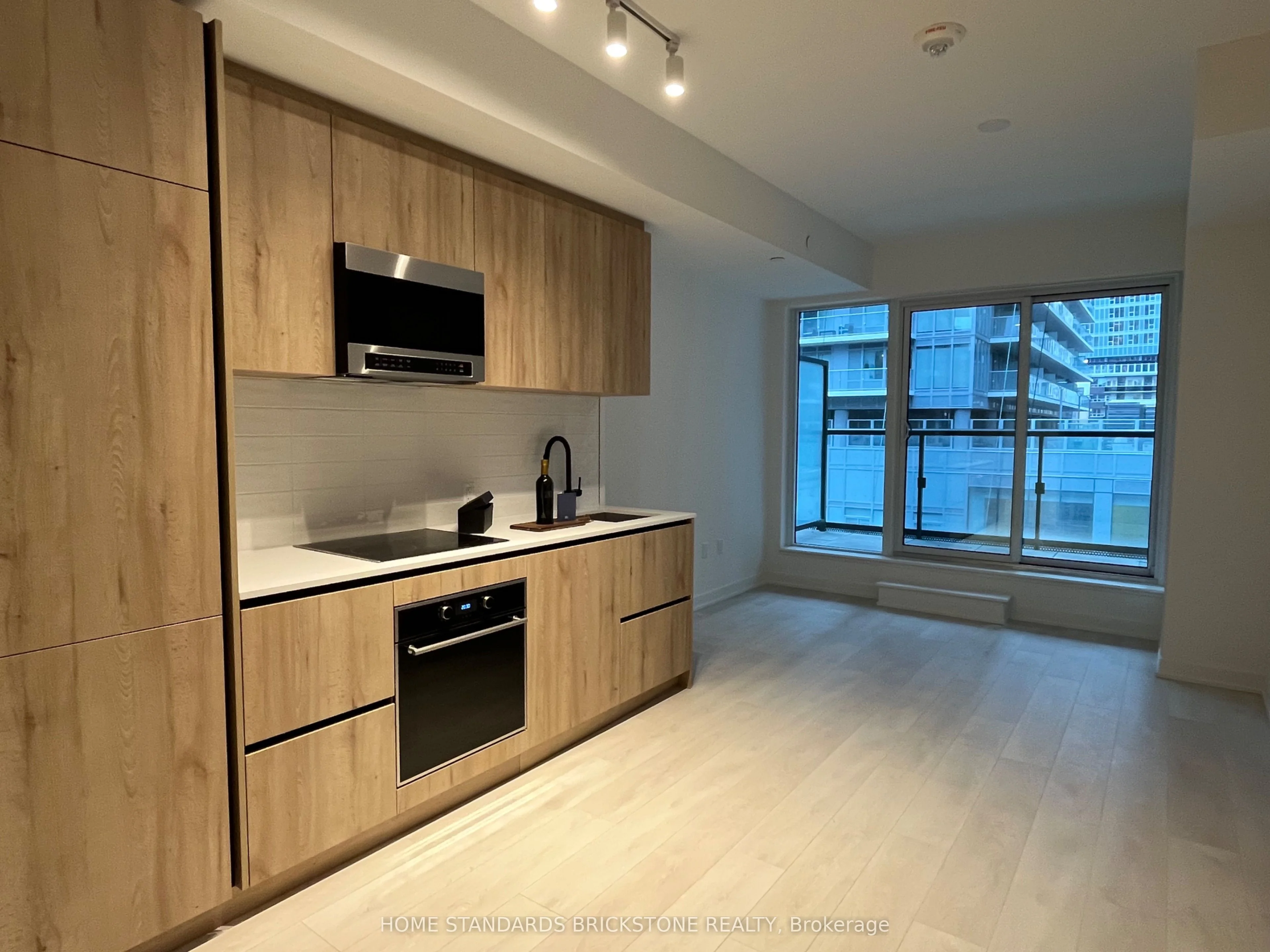 117 Broadway Avenue 713, Toronto C10, On M4p 1v4