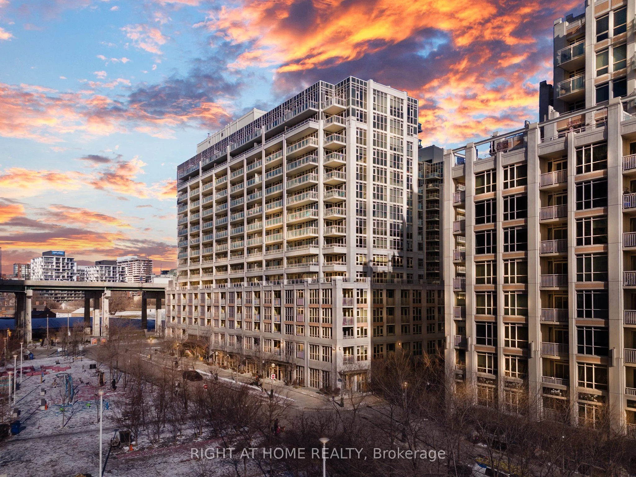 Condo Apartment in Toronto