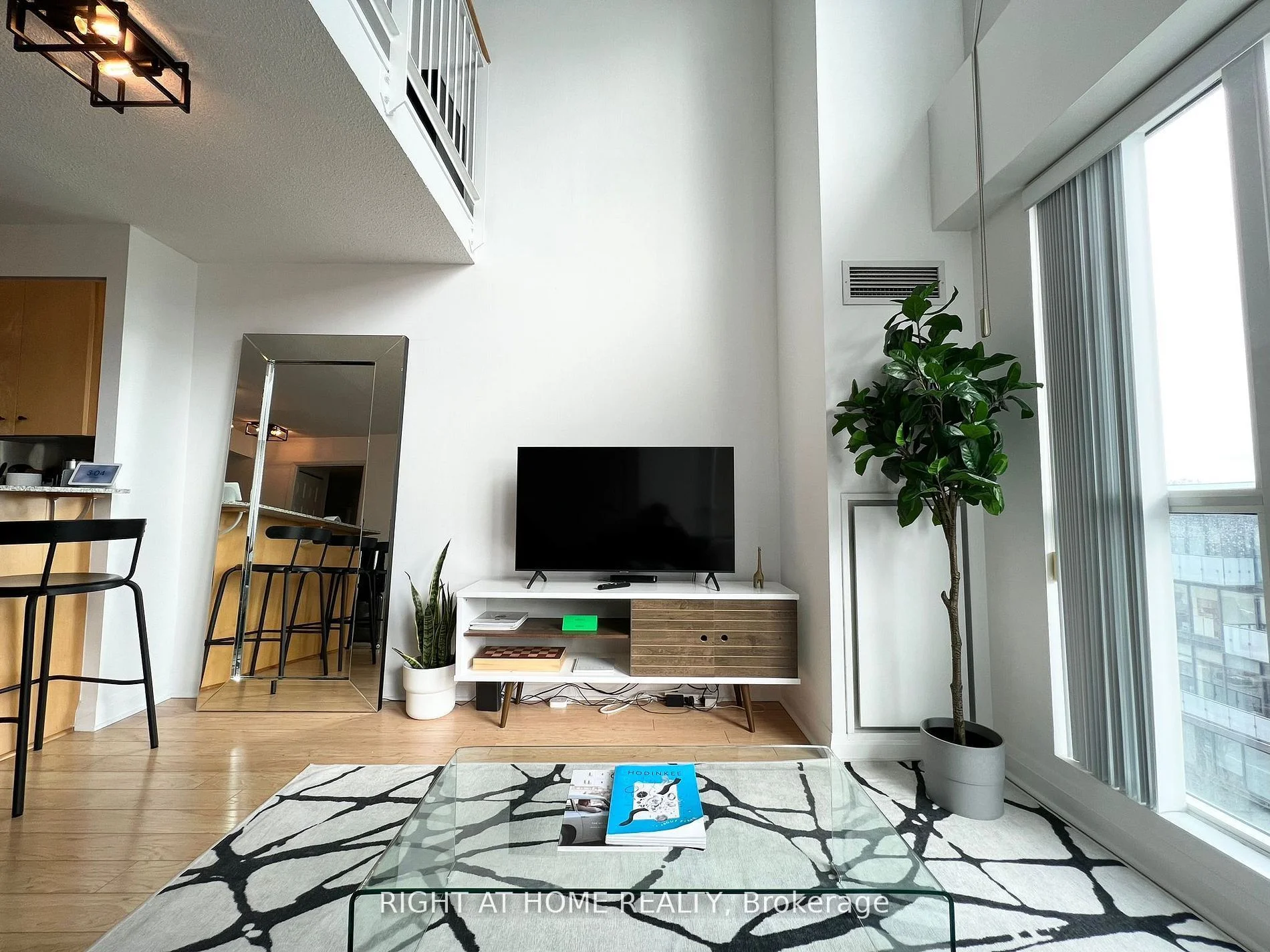 18 Merton Street 507, Toronto C10, ON M4S 3G9