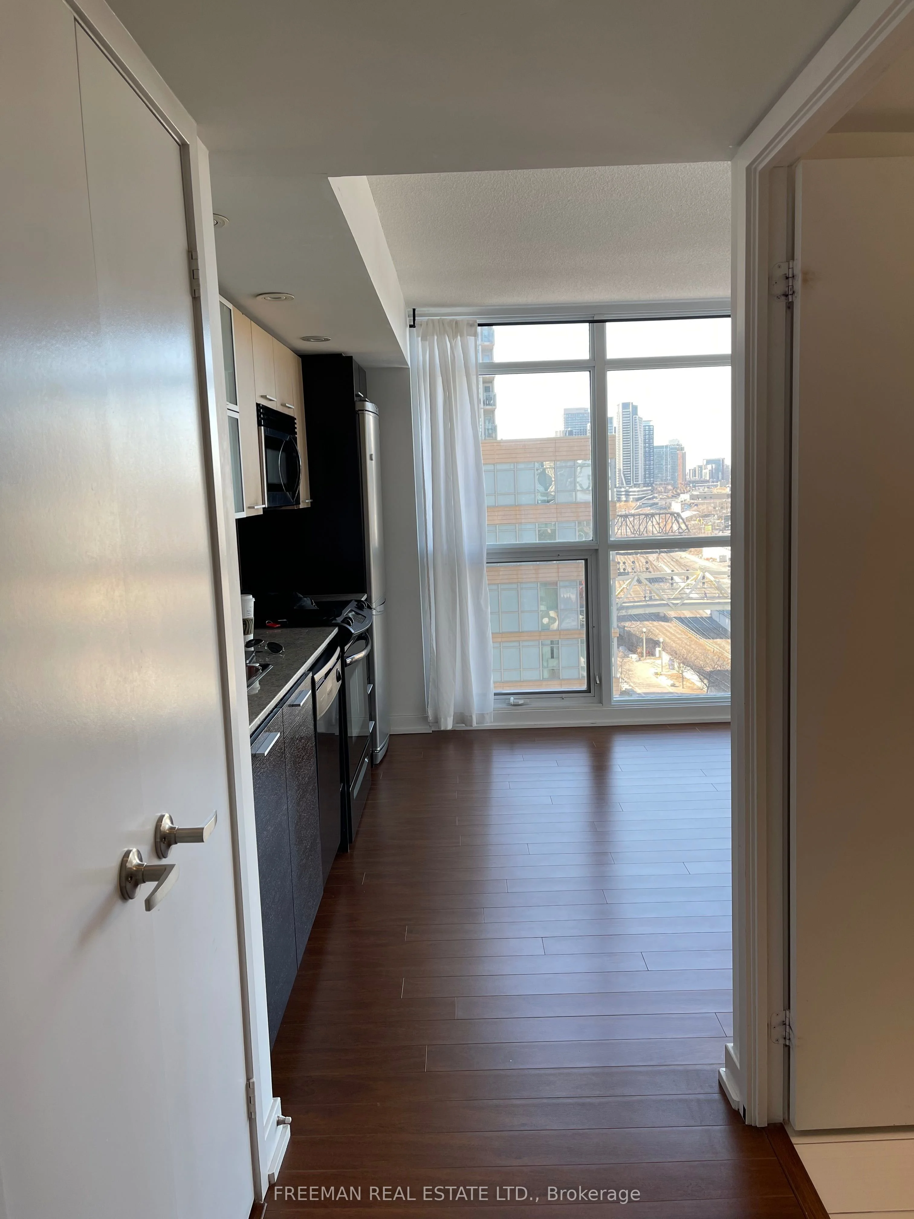 25 Capreol Court 1007, Toronto C01, On M5v 3z7