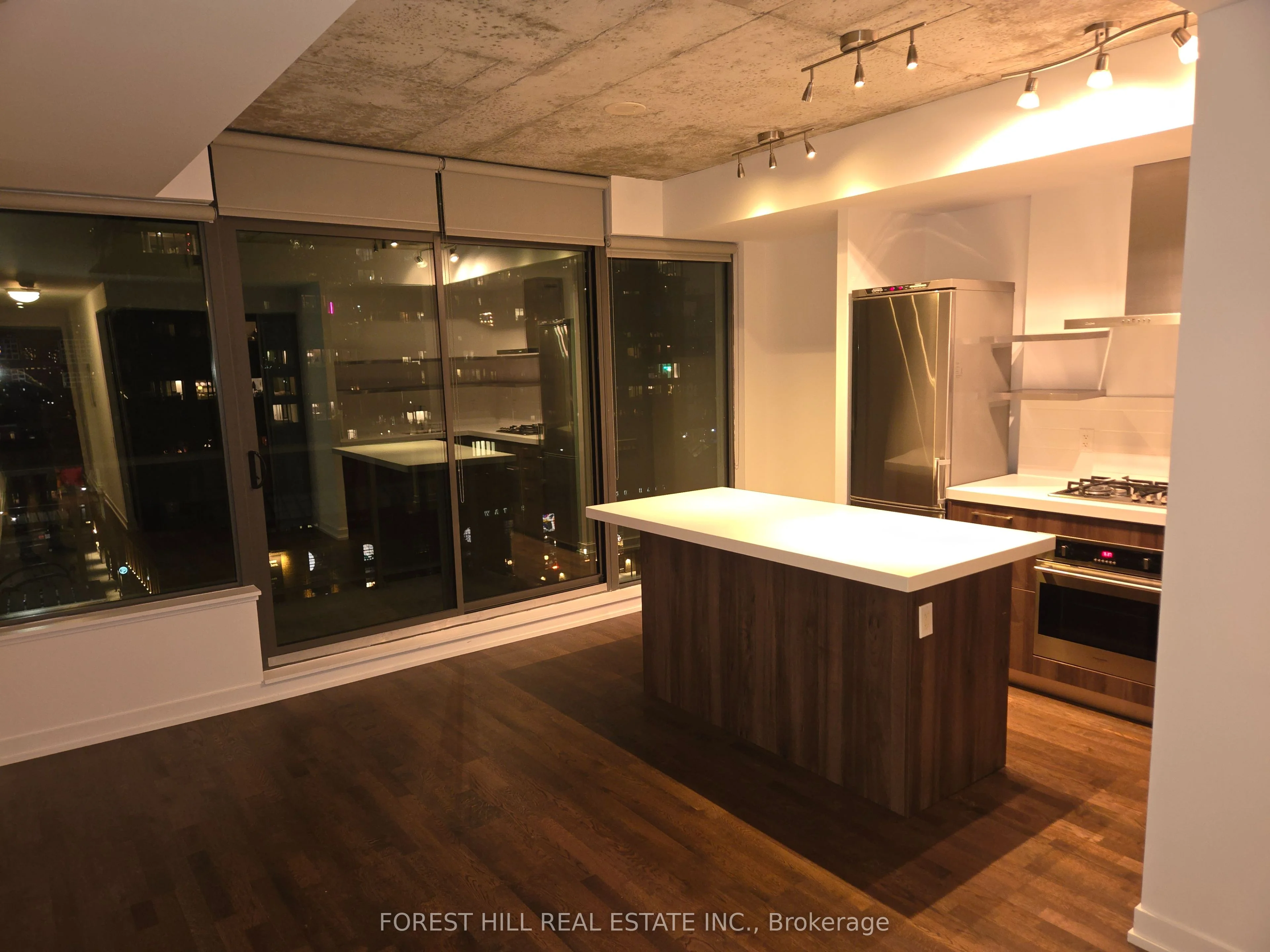 461 Adelaide Street W 1020, Toronto C01, On M5v 0l6