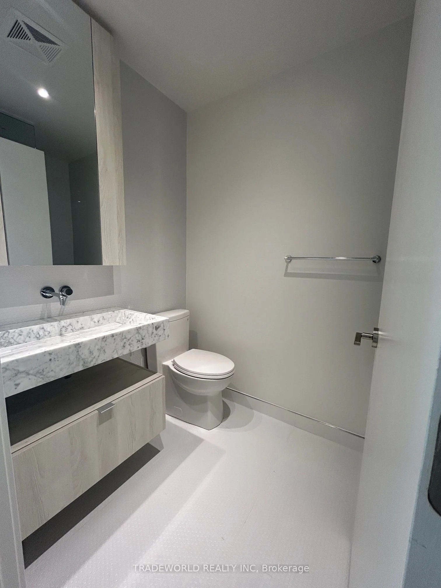 11 Yorkville Avenue 1710, Toronto C02, ON M4W 1L2