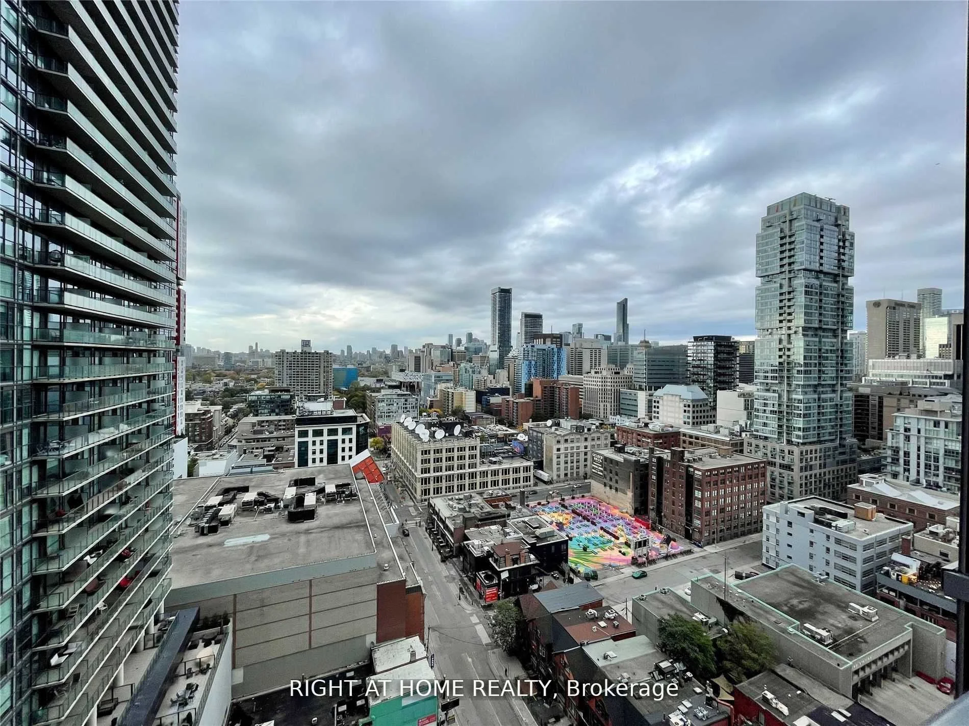295 Adelaide Street W 2303, Toronto C01, ON M5V 0L4