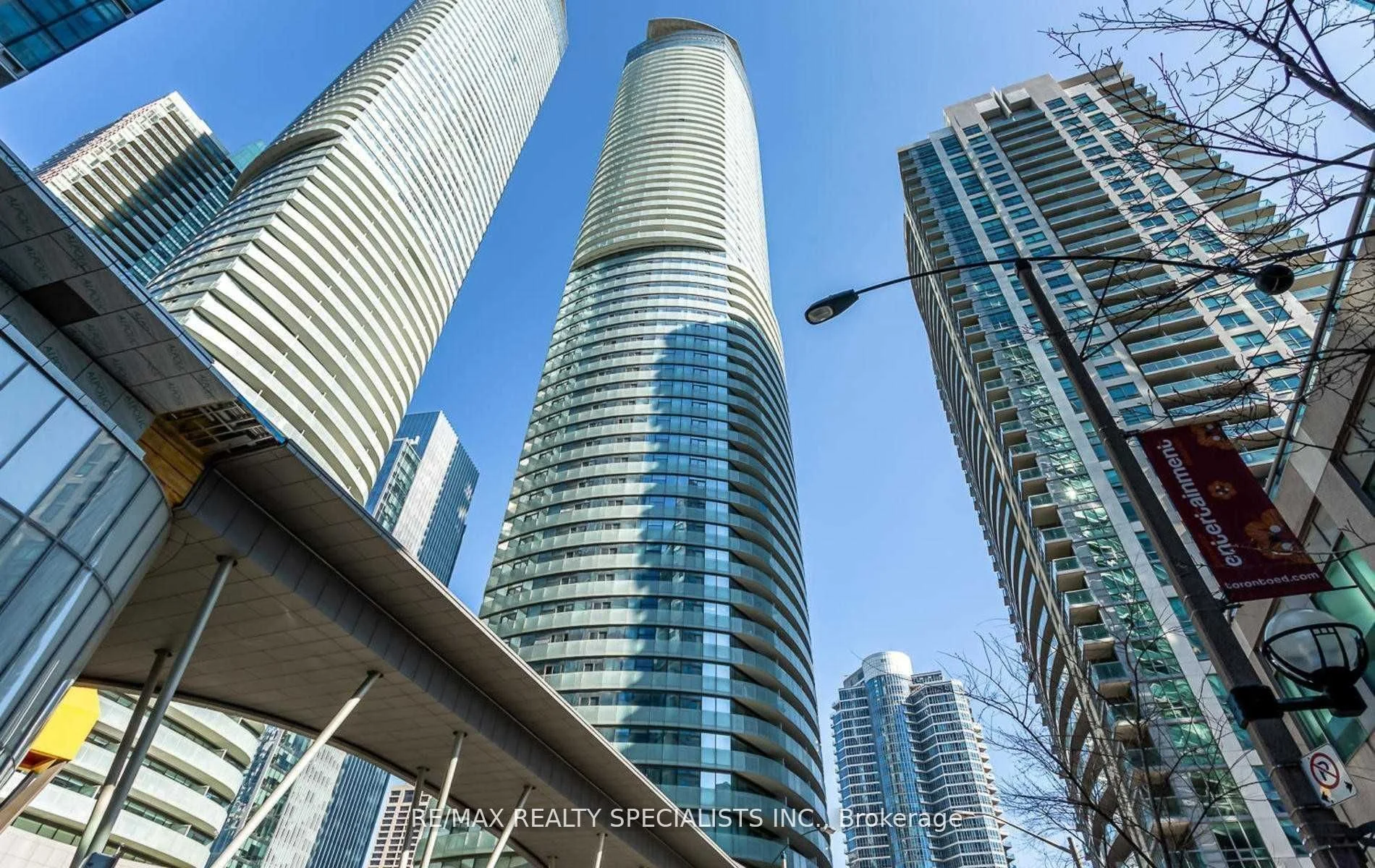 12 York Street 3210, Toronto C01, On M5j 0a9