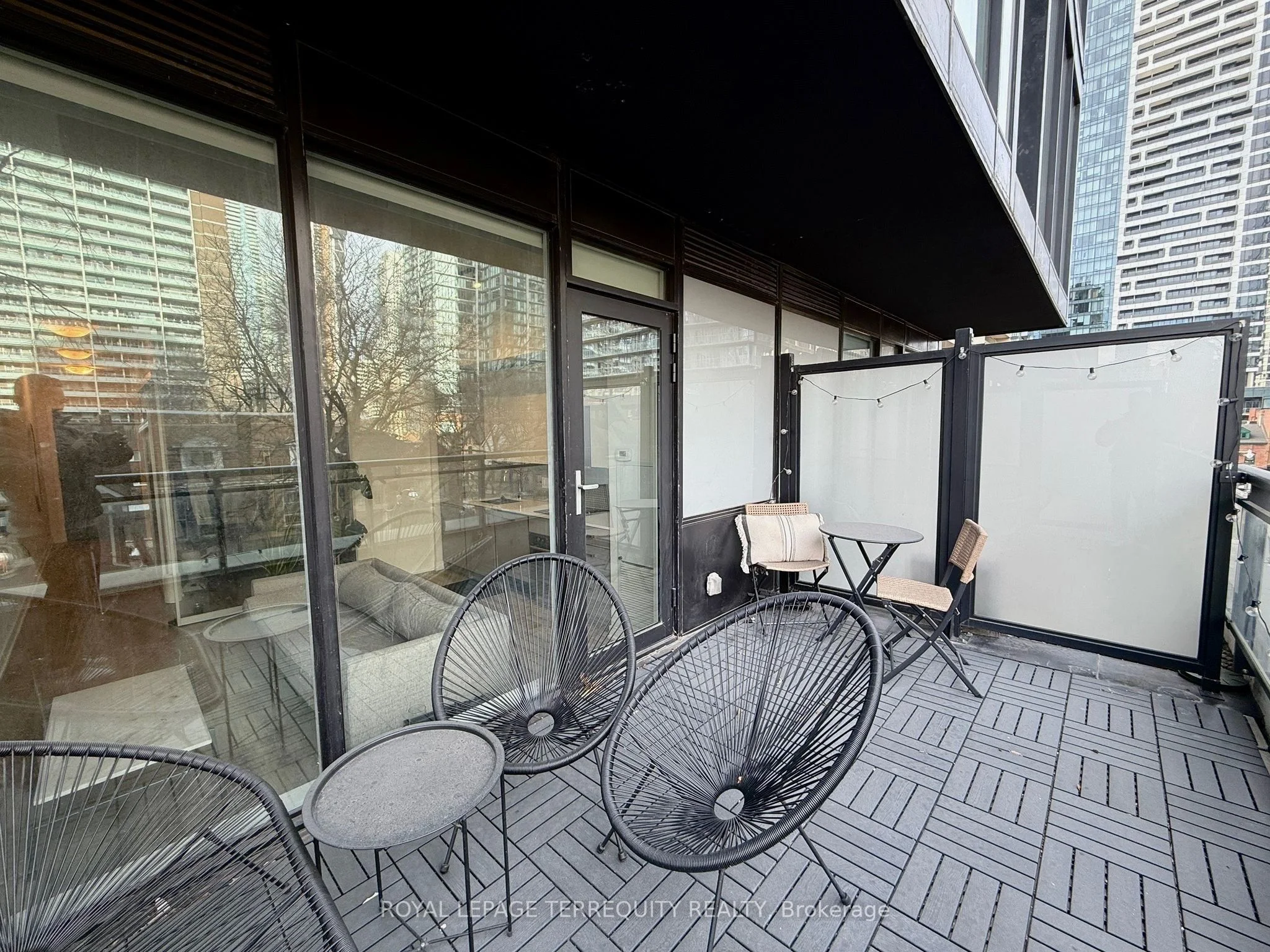17 Dundonald Street 303, Toronto C08, ON M4Y 0E4