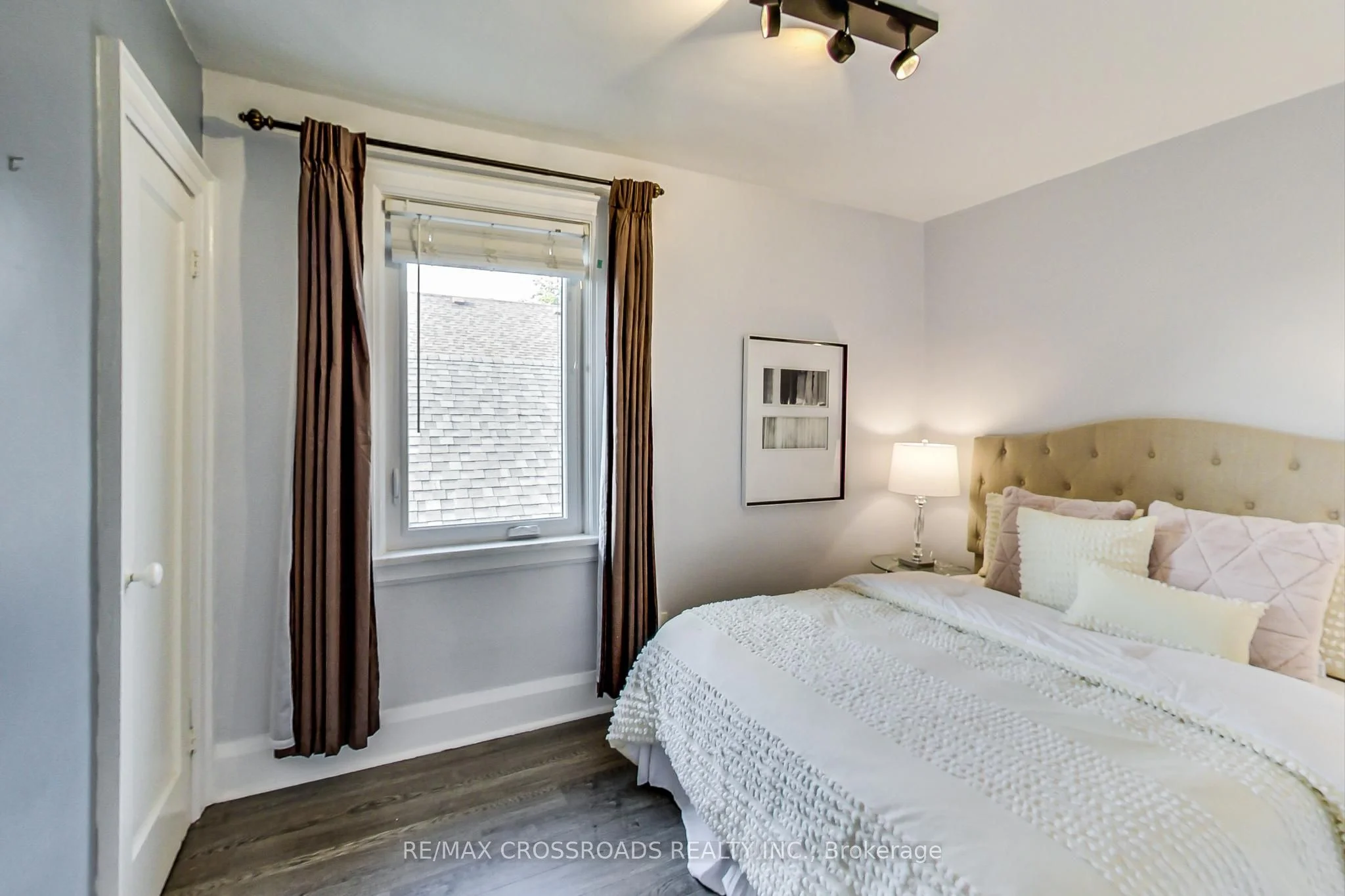 633 Glenholme Avenue, Toronto C03, ON M6E 3G8