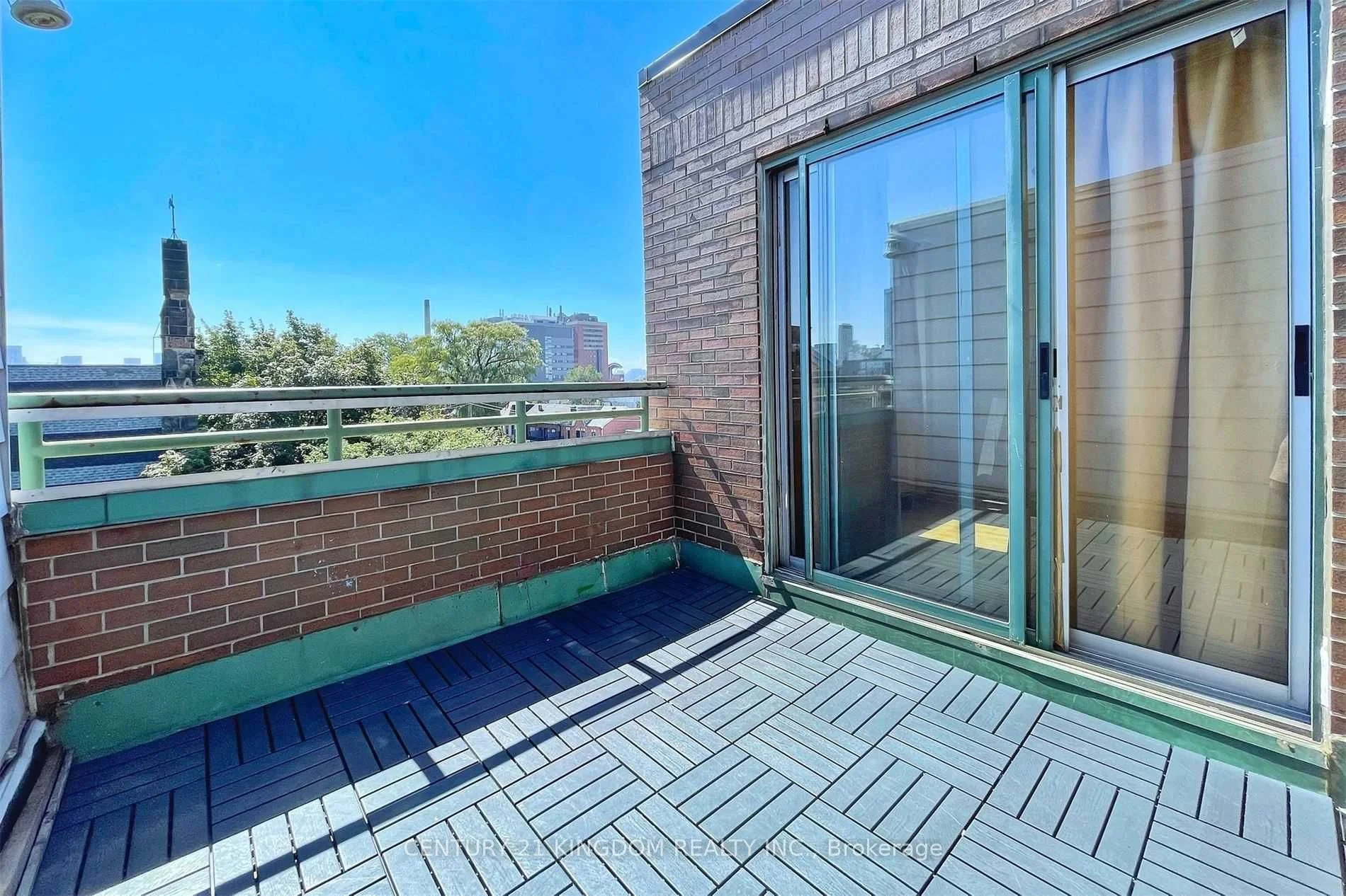 360 College Street 401, Toronto C01, ON M5T 1S6