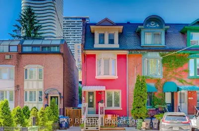 Att/Row/Townhouse in Toronto