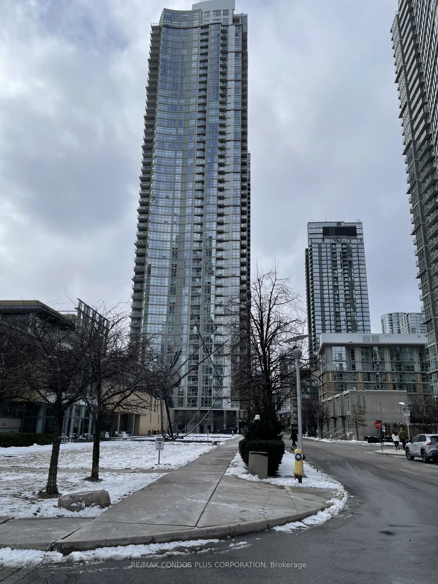 35 Mariner Terrace 5210, Toronto C01, On M5v 3v9